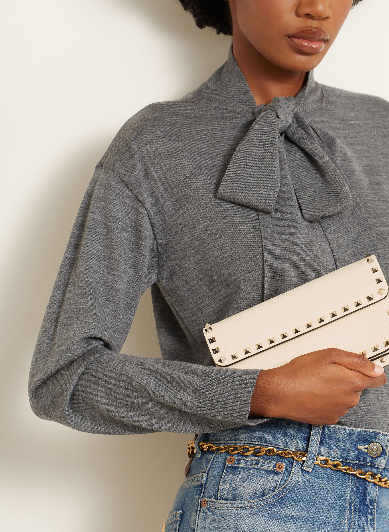 VALENTINO GARAVANI Portefeuille ROCKSTUD à bandoulière: CRÈME