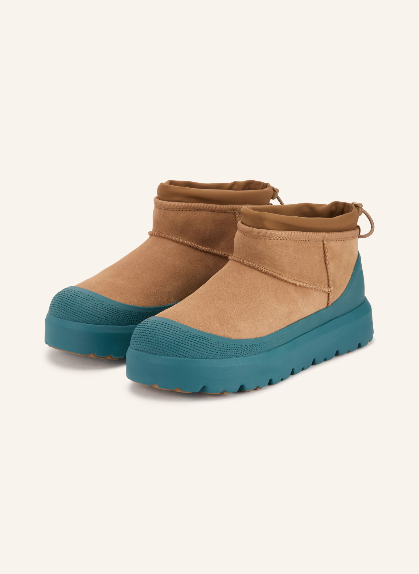UGG Platform Boots CLASSIC ULTRA MINI WEATHER HYBRID: COGNAC / BLACK