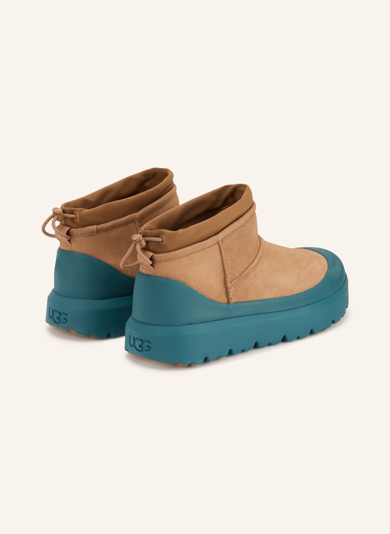 UGG Platform Boots CLASSIC ULTRA MINI WEATHER HYBRID: COGNAC / BLACK