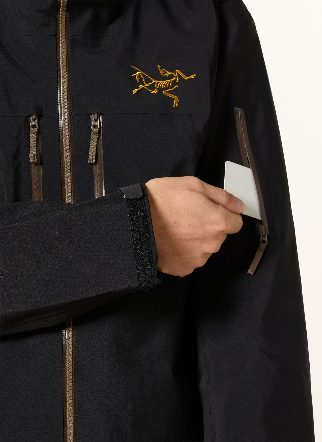ARC'TERYX RUSH Hardshell ski jacket: BLACK / KHAKI
