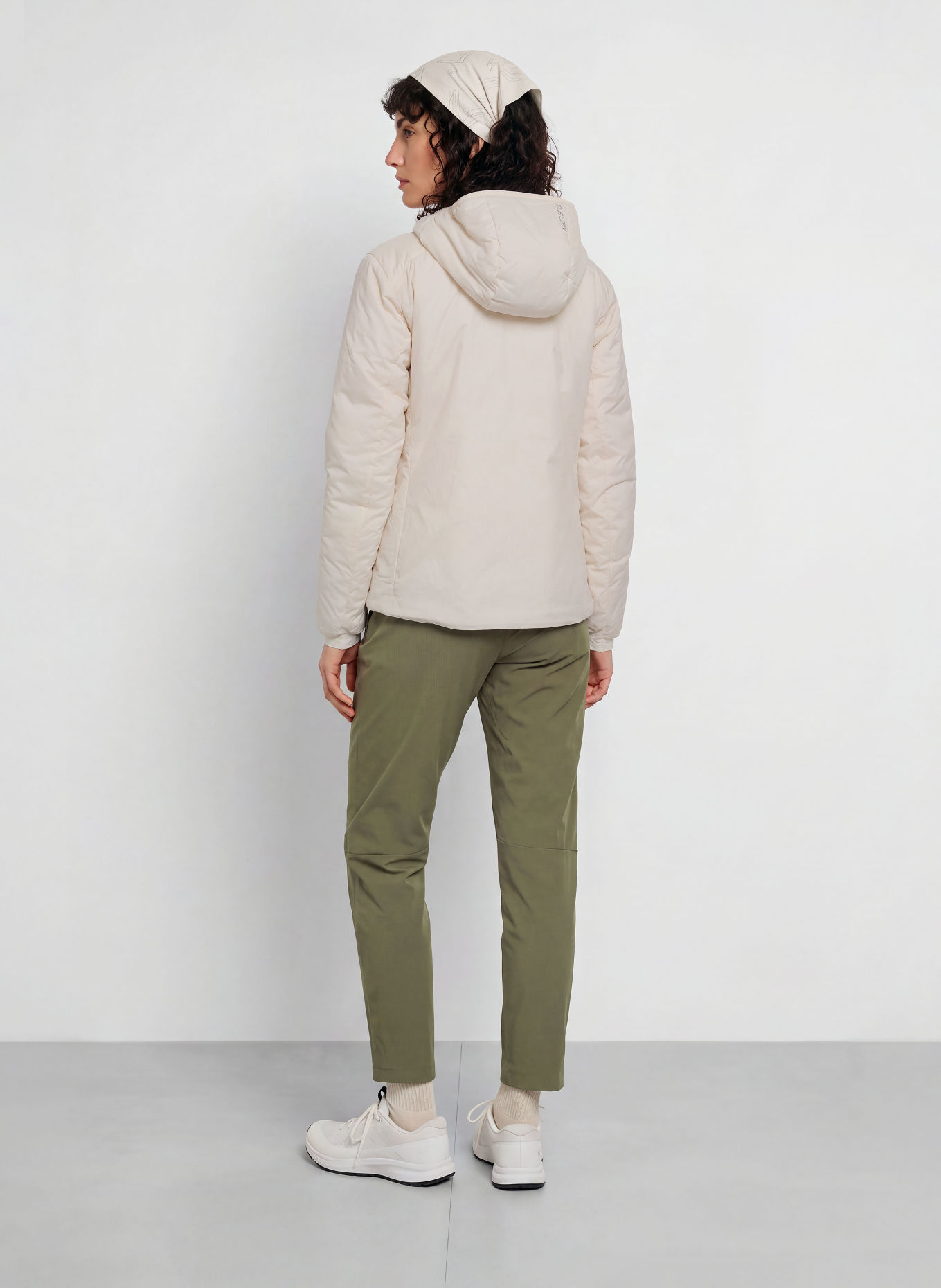ARC'TERYX Funktionsjacke ATOM HOODY: WEISS