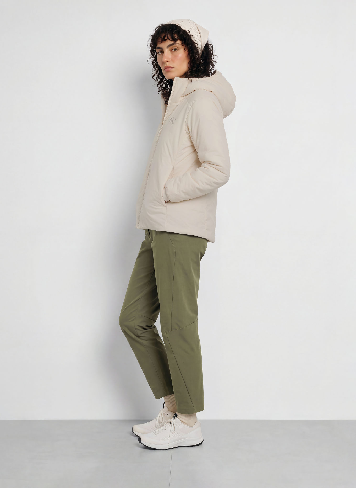 ARC'TERYX Funktionsjacke ATOM HOODY: WEISS