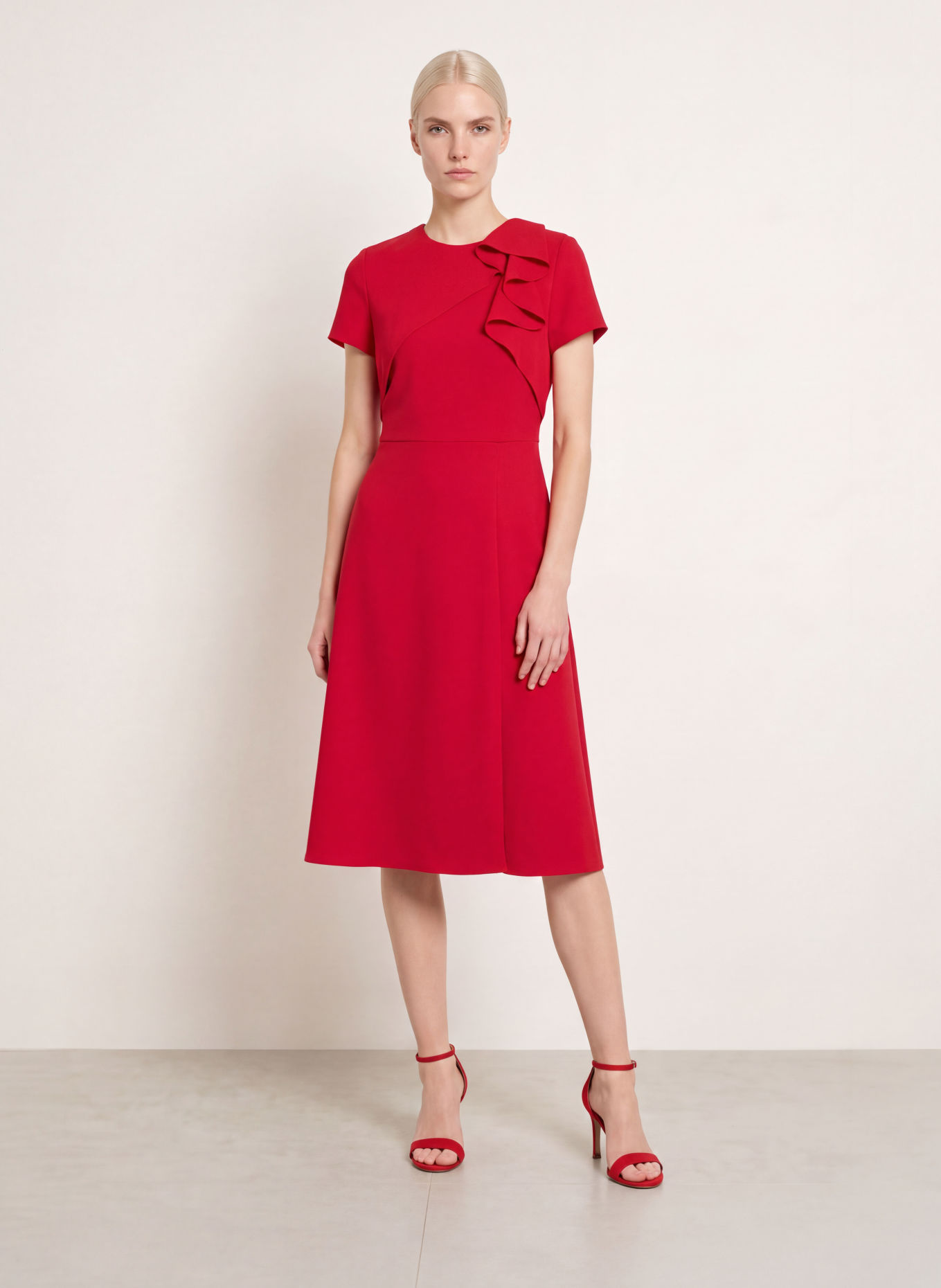 ADRIANNA PAPELL Robe à volants: ROUGE