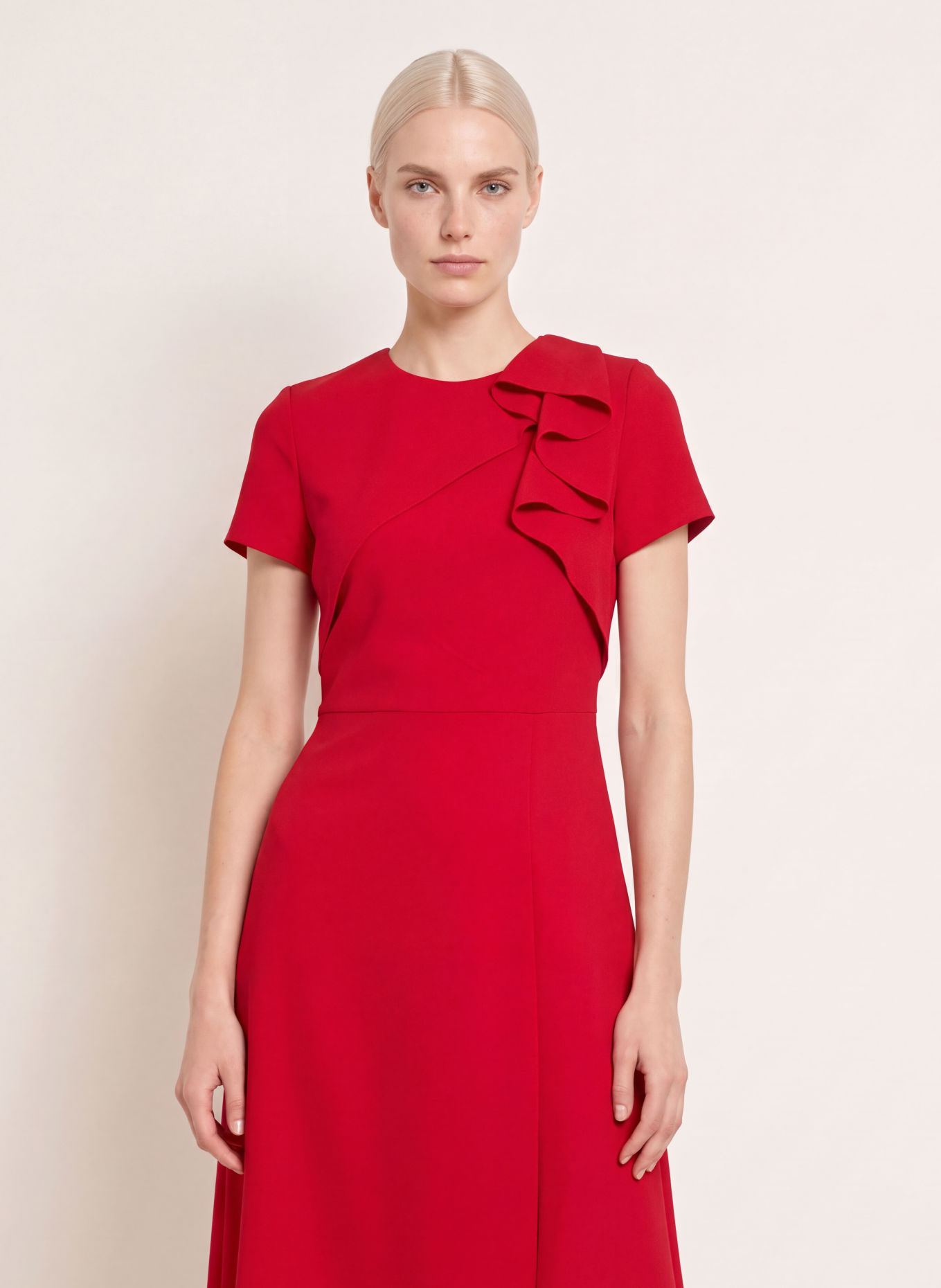 ADRIANNA PAPELL Robe à volants: ROUGE