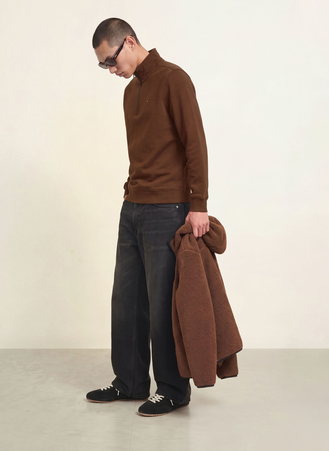 TOMMY JEANS sweat troyer: DARK BROWN
