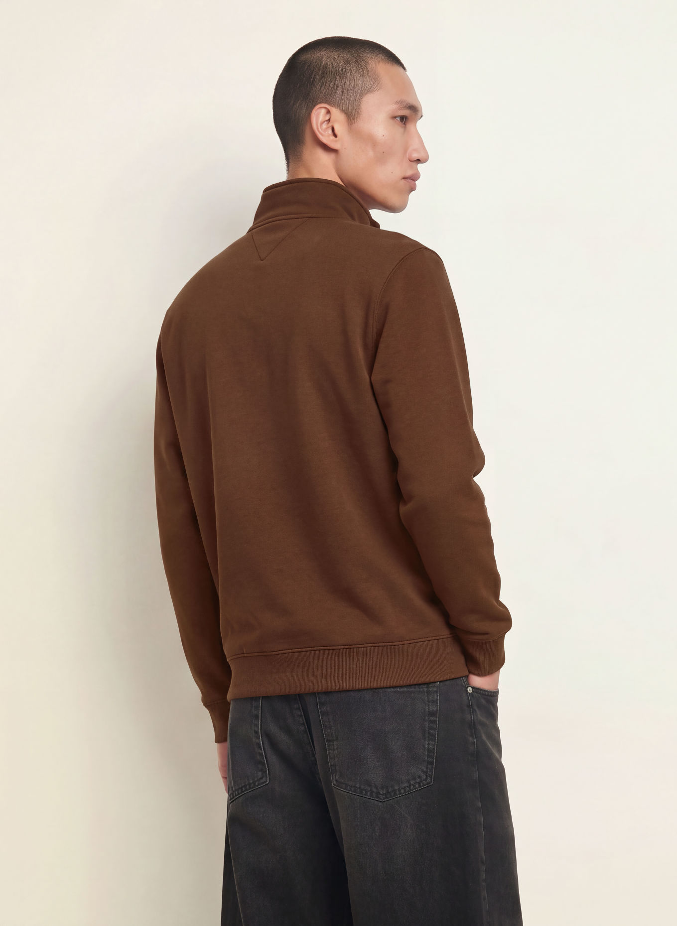 TOMMY JEANS sweat troyer: DARK BROWN