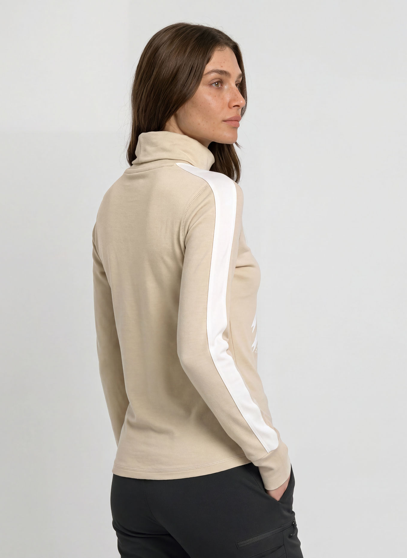 super.natural Svetr KRYSSEDE SKI ROLL NECK: BÍLÁ / BARVA RŮŽOVÉHO ZLATA / BÉŽOVÁ