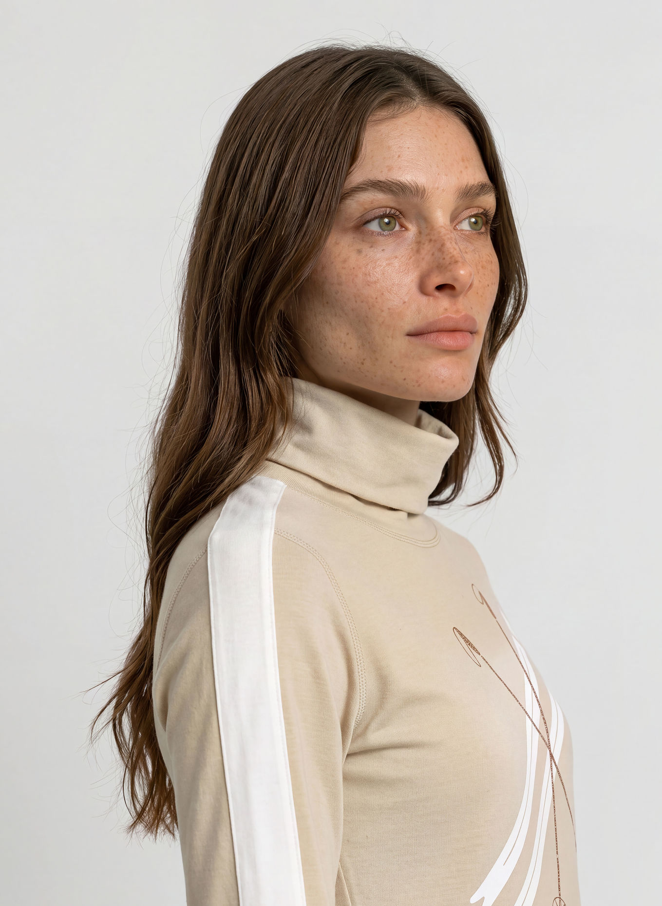 super.natural Svetr KRYSSEDE SKI ROLL NECK: BÍLÁ / BARVA RŮŽOVÉHO ZLATA / BÉŽOVÁ