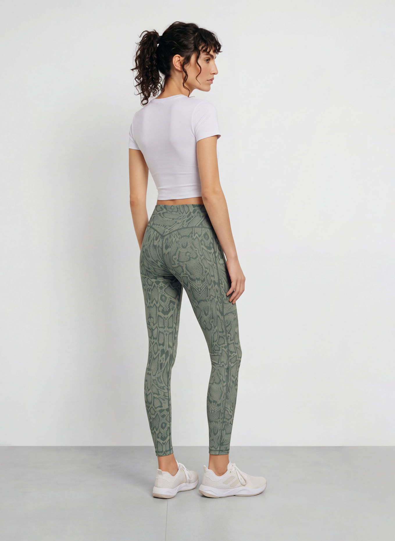 adidas OPT PRIMELIFT Leggings: GREEN / DARK GREEN