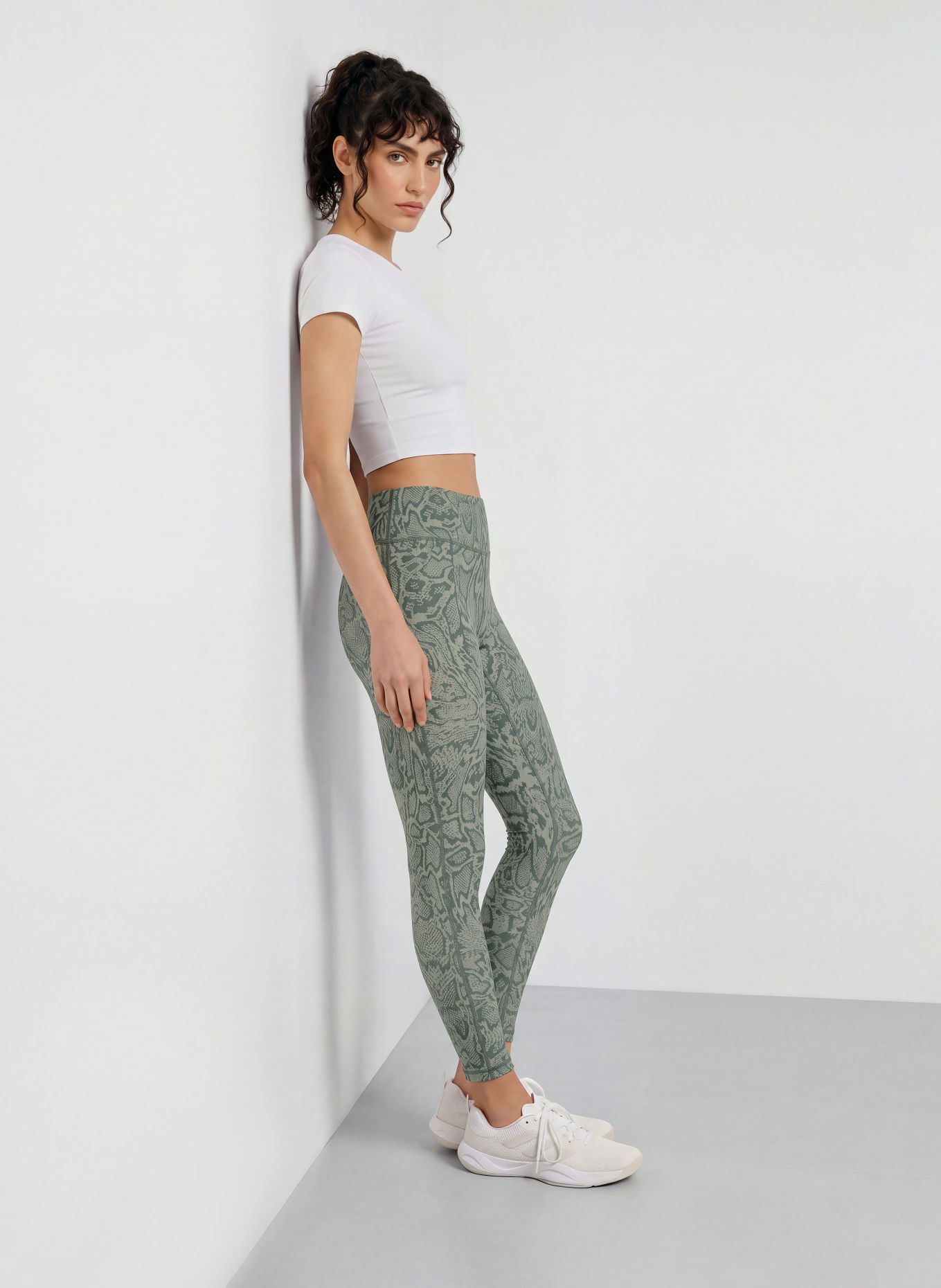 adidas OPT PRIMELIFT Leggings: GREEN / DARK GREEN