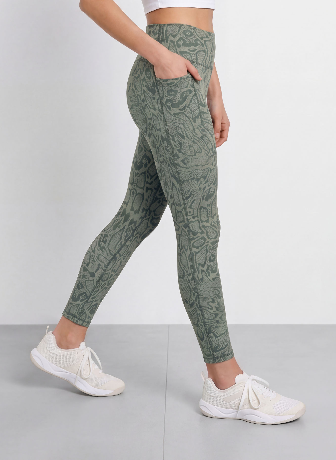 adidas OPT PRIMELIFT Leggings: GREEN / DARK GREEN