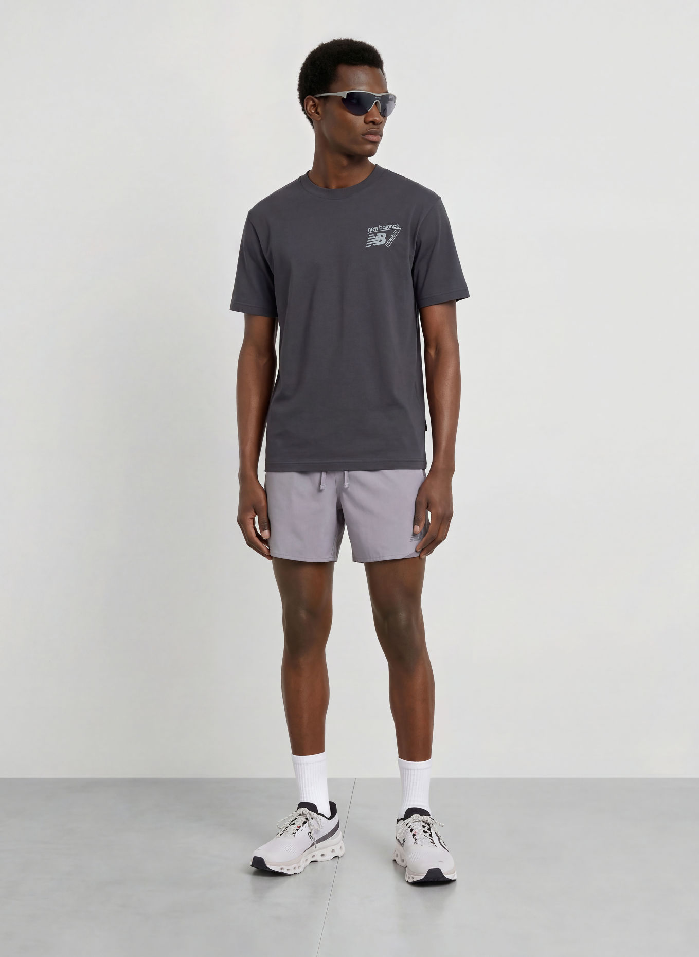 new balance T-Shirt: SCHWARZ / GRAU