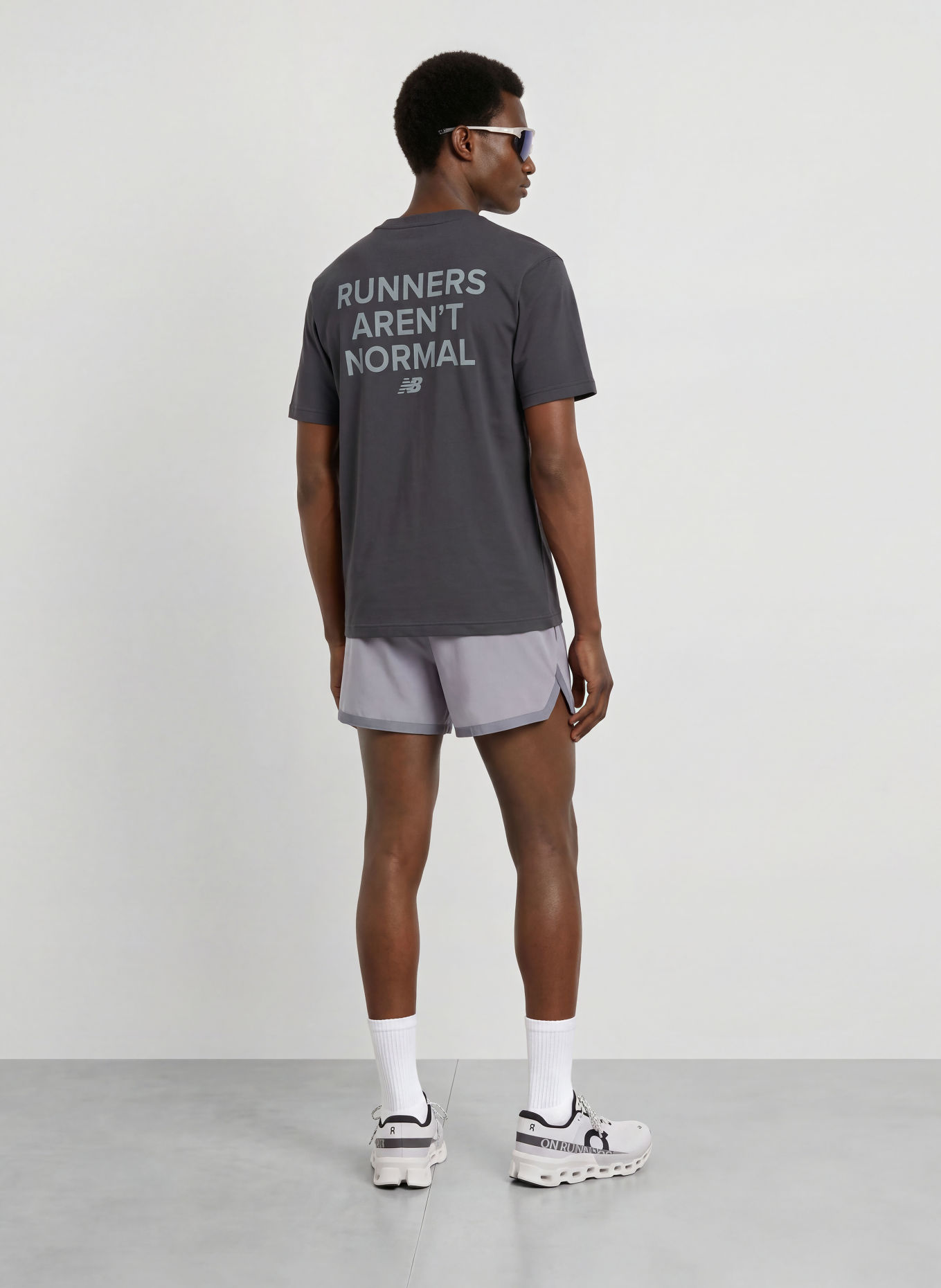 new balance T-Shirt: SCHWARZ / GRAU