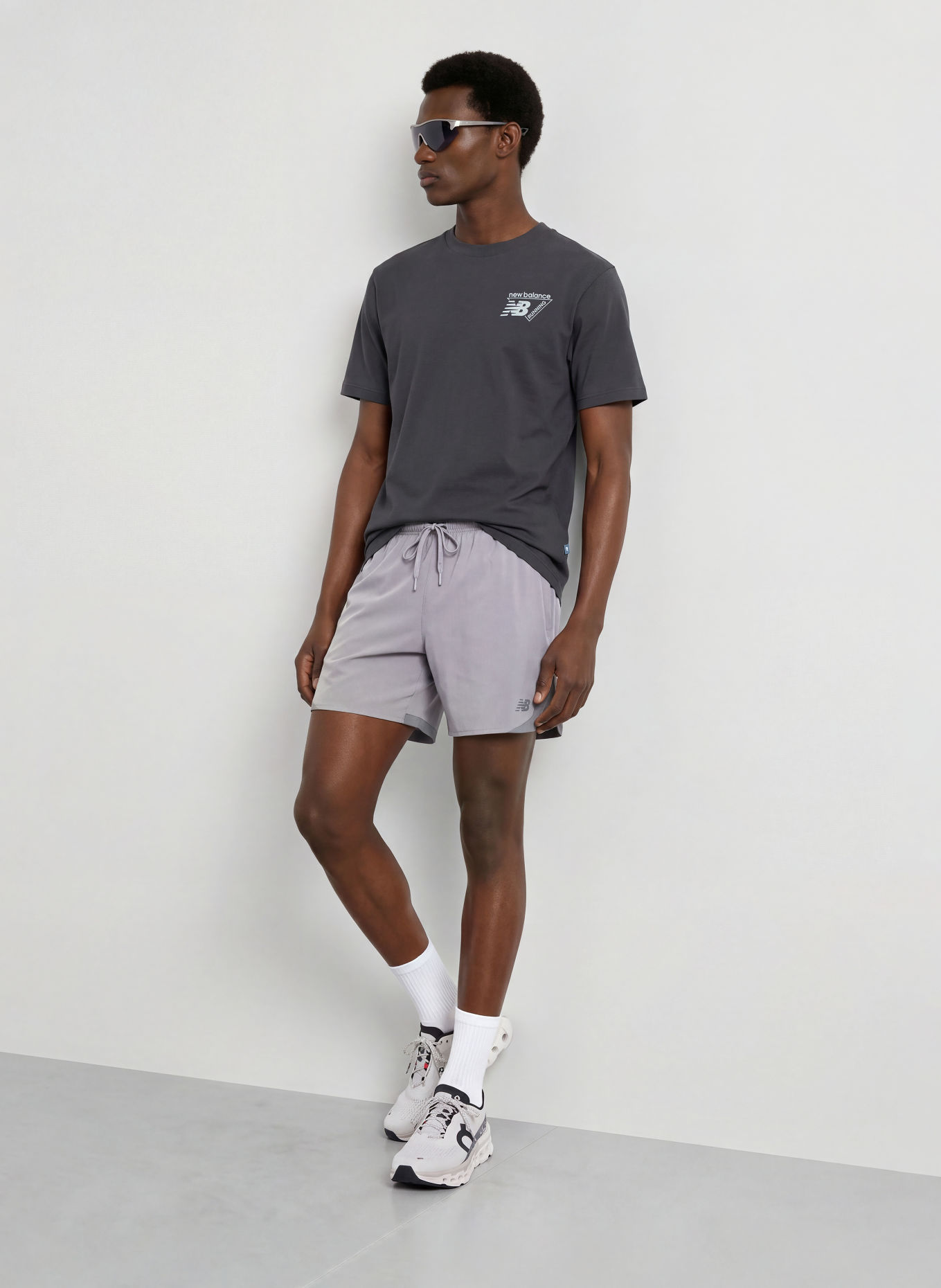 new balance T-Shirt: SCHWARZ / GRAU