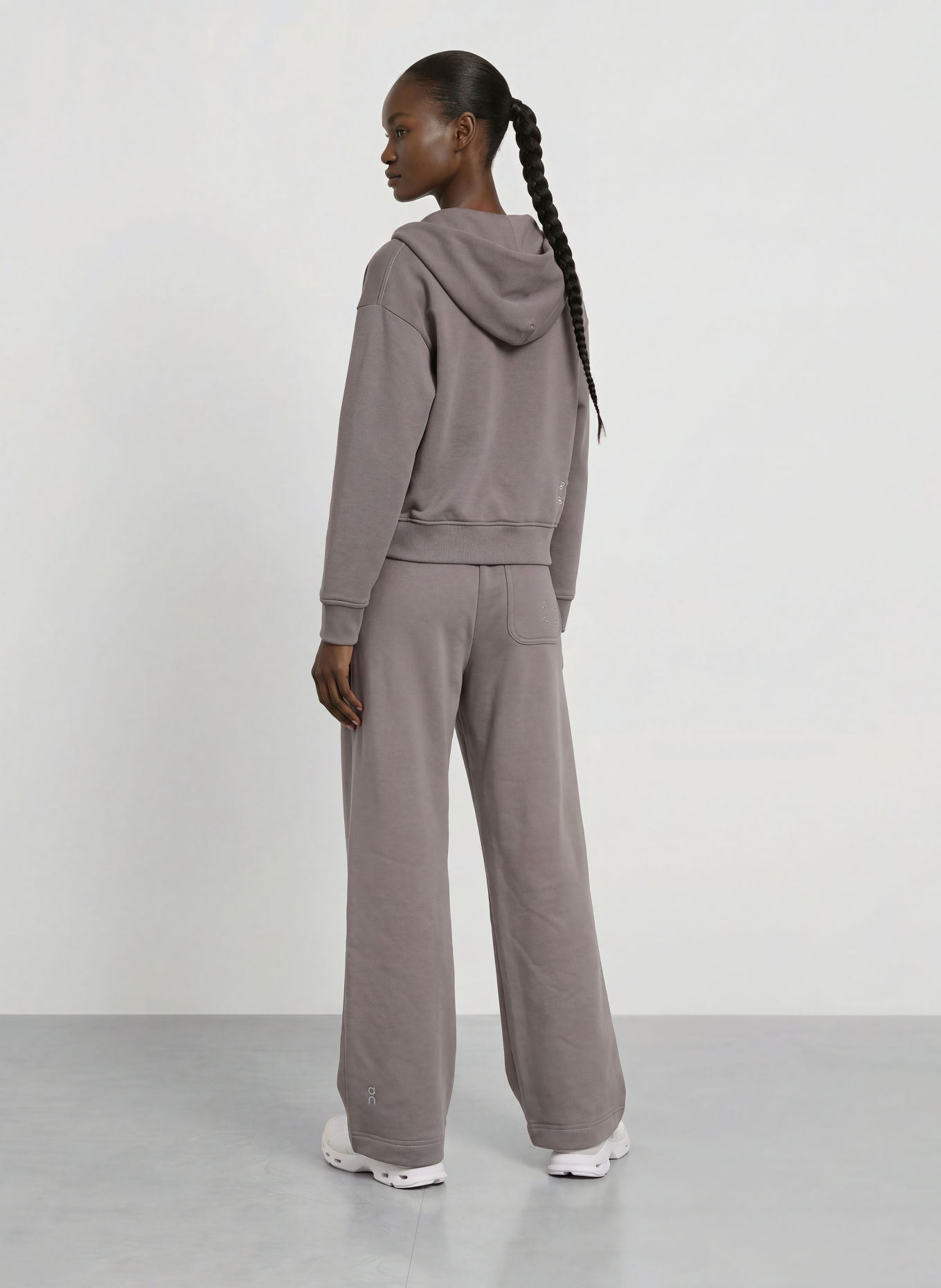 On CLUB COLLECTIVE Sweatpants: DARK GRAY