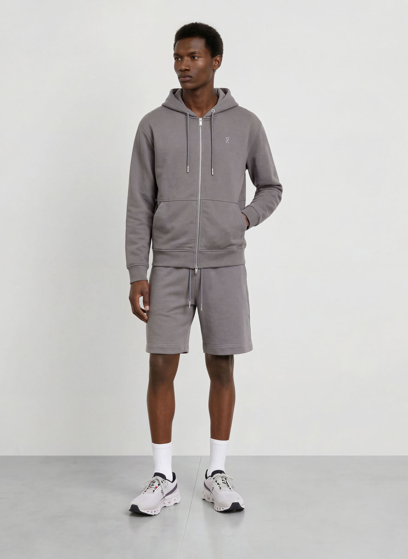 On Short en molleton CLUB COLLECTIVE: TAUPE