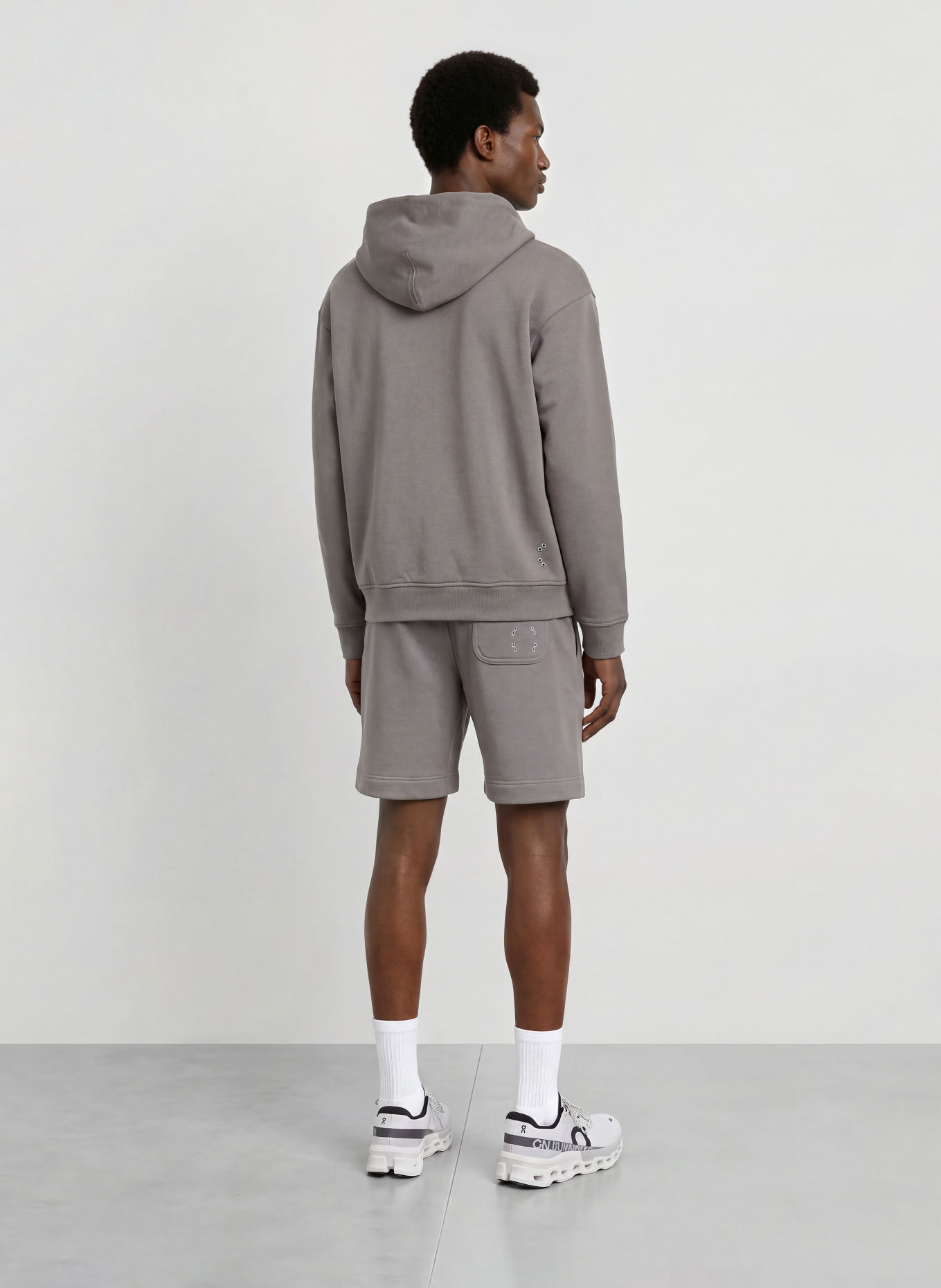 On Short en molleton CLUB COLLECTIVE: TAUPE