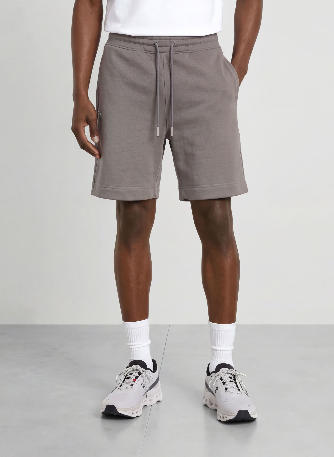 On Short en molleton CLUB COLLECTIVE: TAUPE
