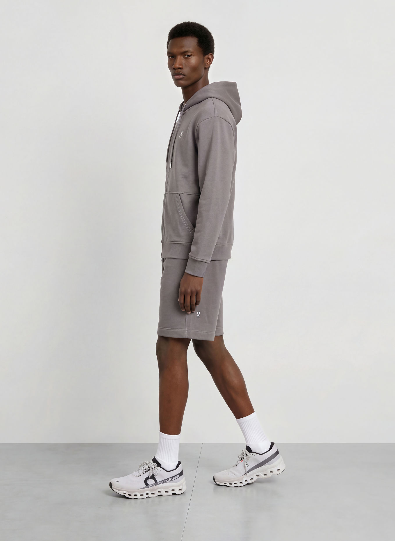 On Short en molleton CLUB COLLECTIVE: TAUPE