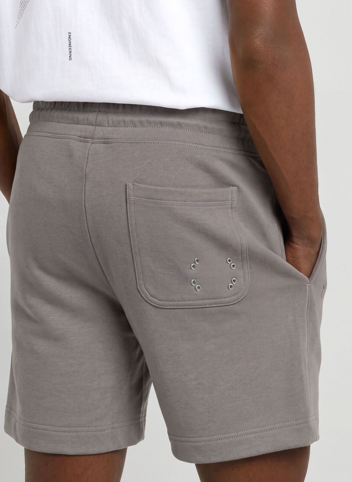 On Short en molleton CLUB COLLECTIVE: TAUPE