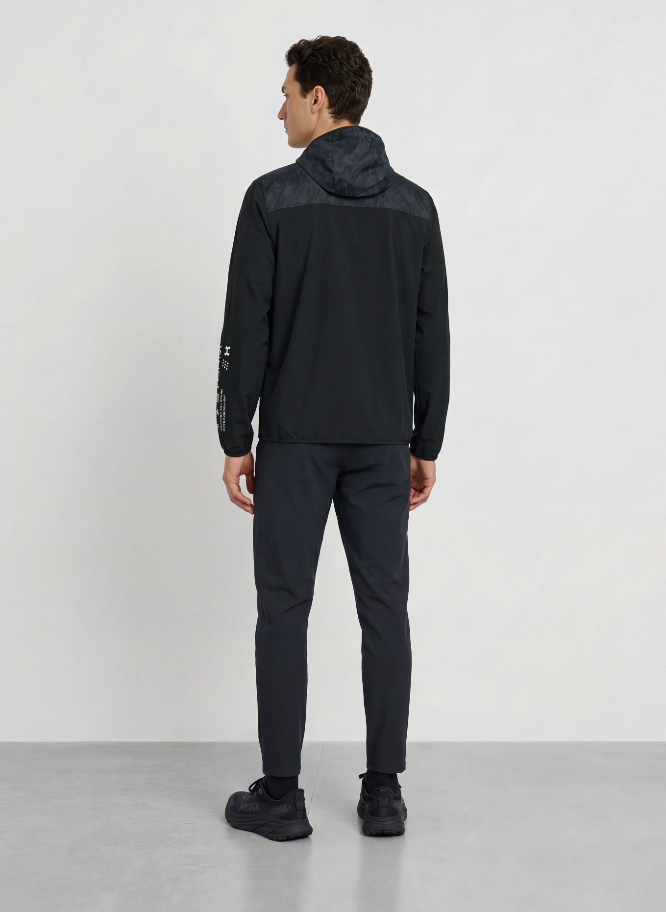 UNDER ARMOUR Běžecká bunda UA VELOCITI COLD WEATHER STORM: ČERNÁ / ŠEDÁ / BÍLÁ
