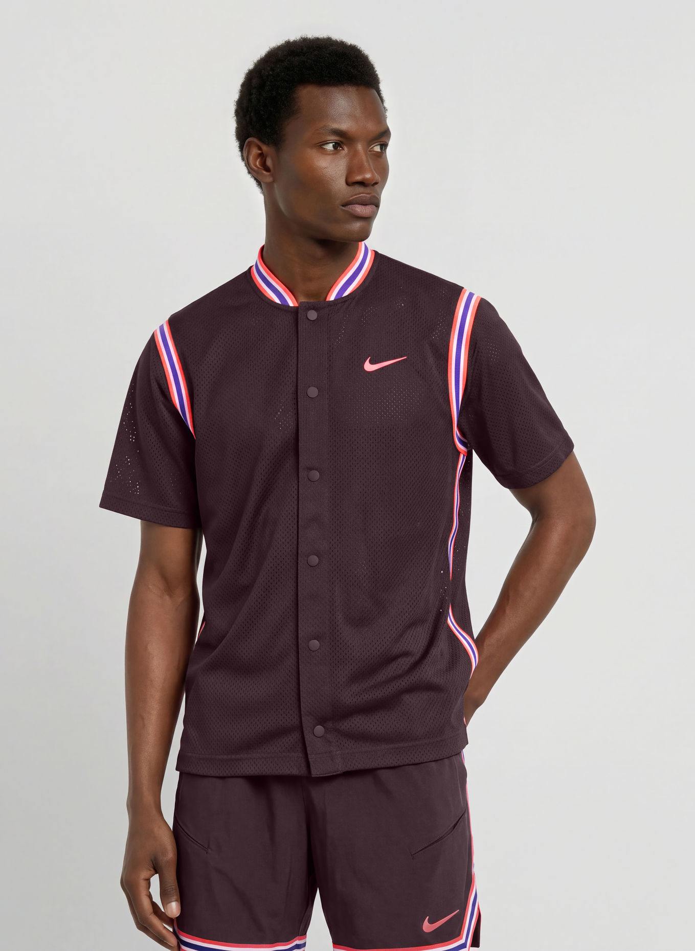 Nike Chemise technique COURT SLAM coupe ample: LILAS FONCÉ / ROUGE FLUO / BLEU