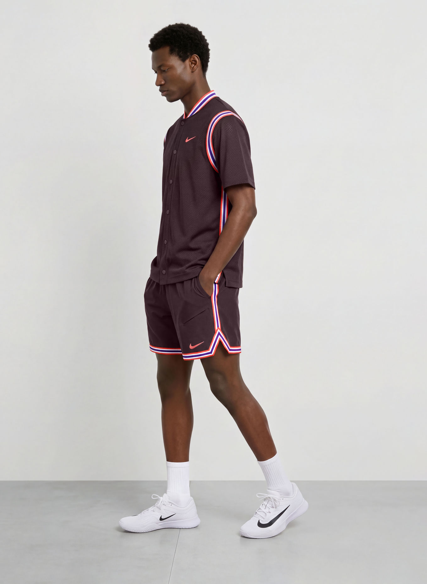 Nike Chemise technique COURT SLAM coupe ample: LILAS FONCÉ / ROUGE FLUO / BLEU