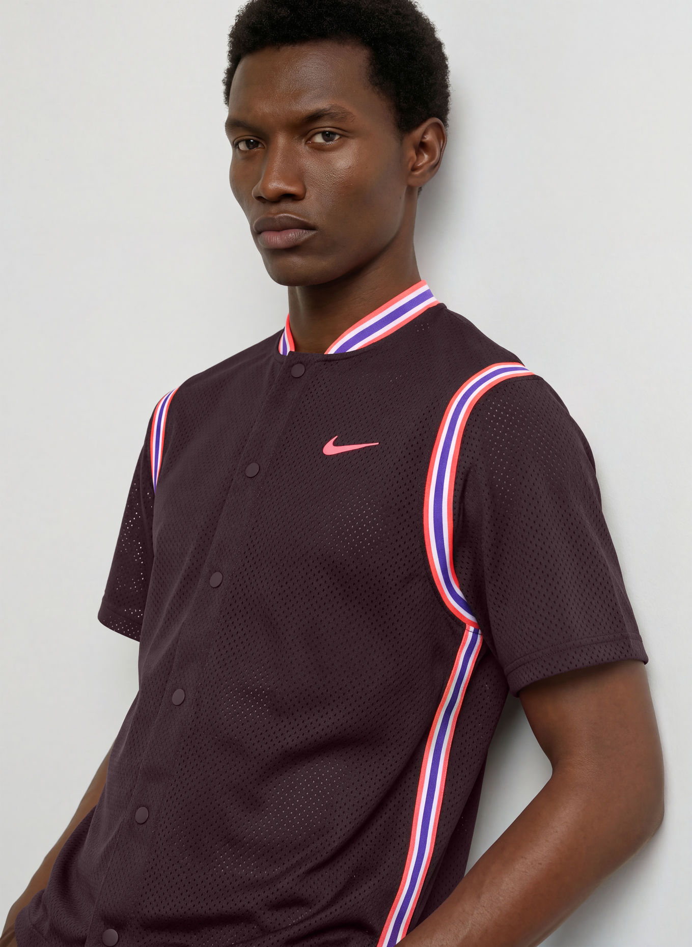 Nike Chemise technique COURT SLAM coupe ample: LILAS FONCÉ / ROUGE FLUO / BLEU