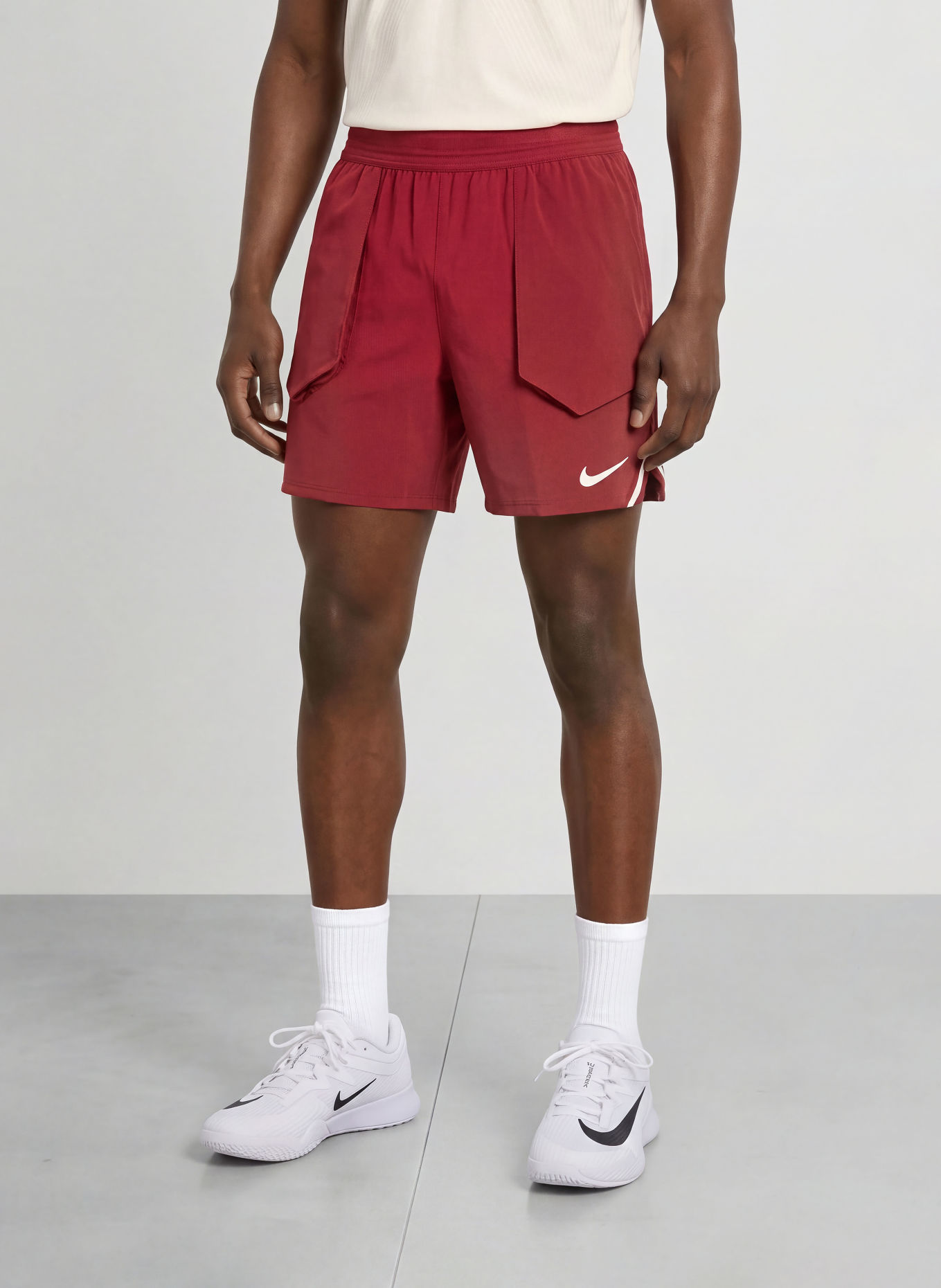 Nike Tennisshort COURT SLAM: DONKERROOD / WIT