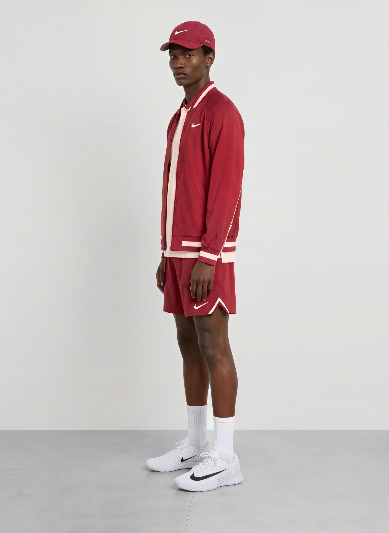 Nike Tennisshort COURT SLAM: DONKERROOD / WIT