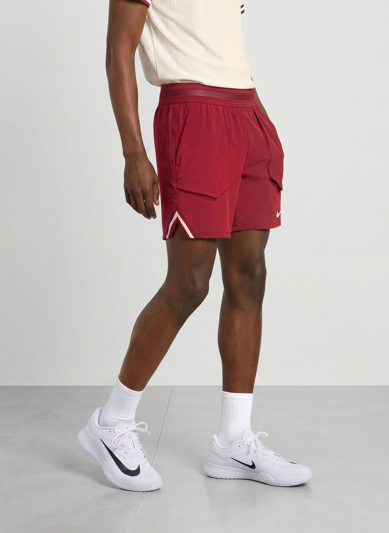 Nike Tennisshort COURT SLAM: DONKERROOD / WIT