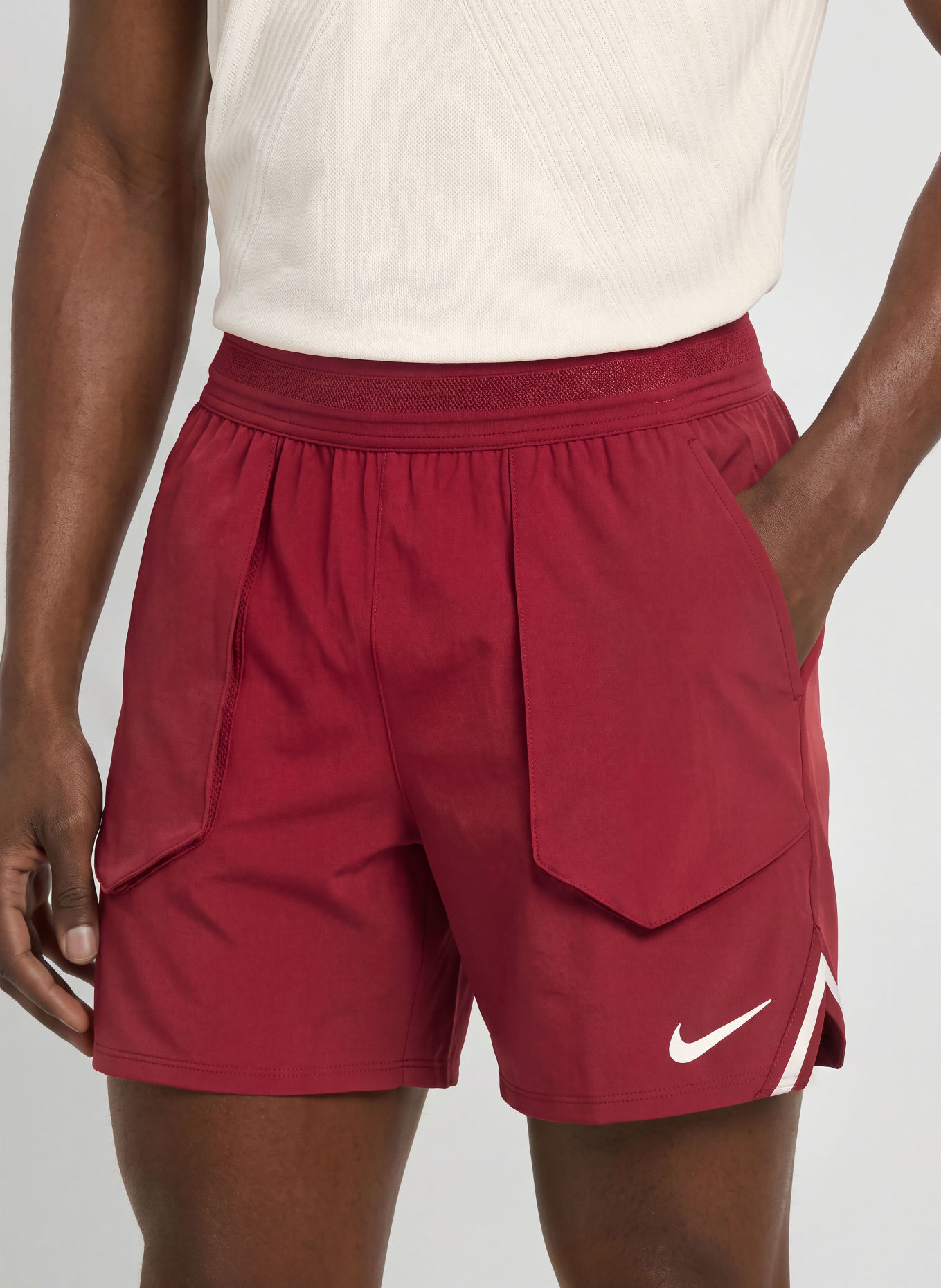 Nike Tennisshort COURT SLAM: DONKERROOD / WIT