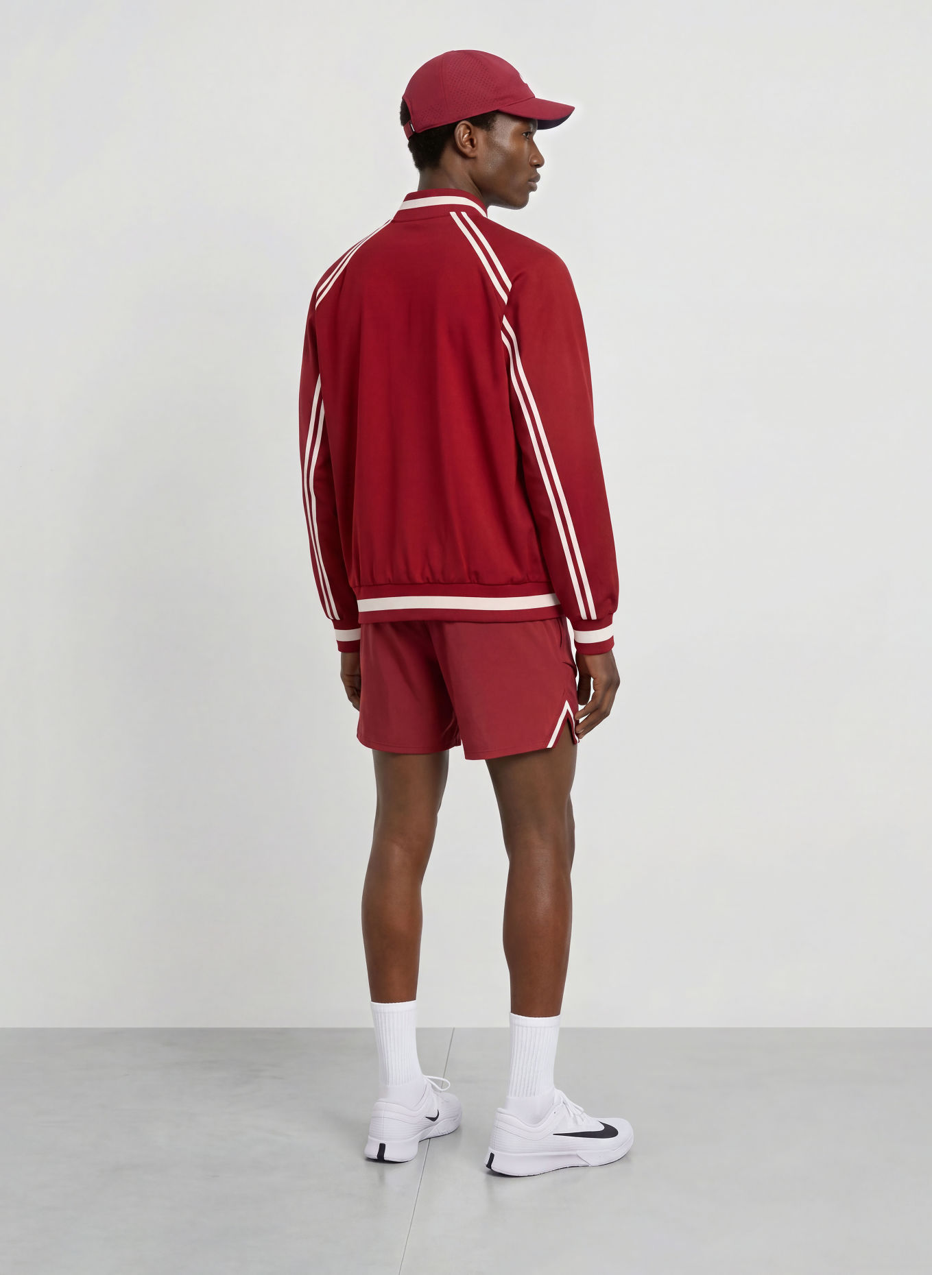 Nike Veste d'entraînement COURT SLAM: ROUGE FONCÉ / BLANC