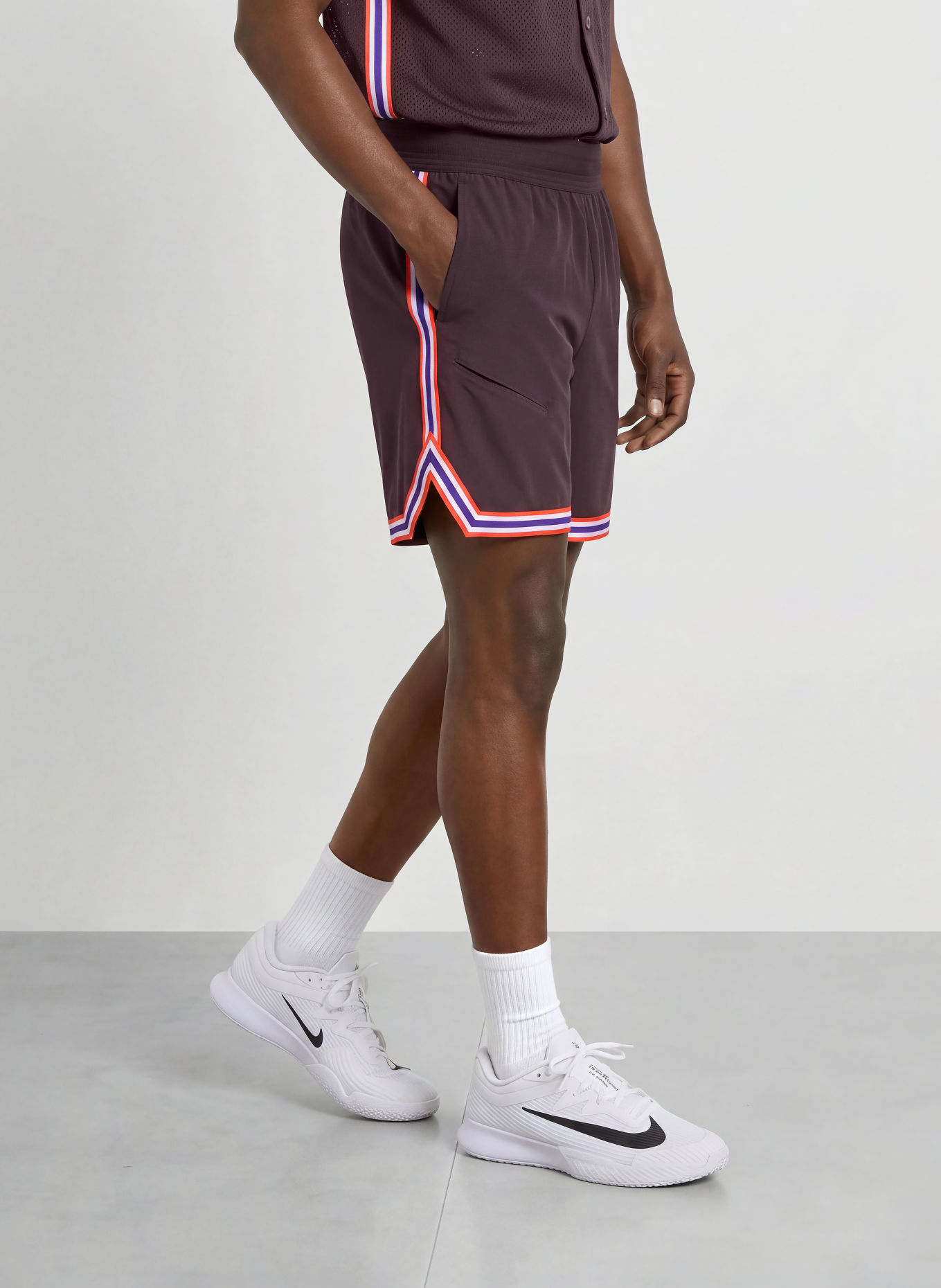 Nike Short de tennis COURT SLAM: LILAS FONCÉ / ORANGE FLUO / BLANC