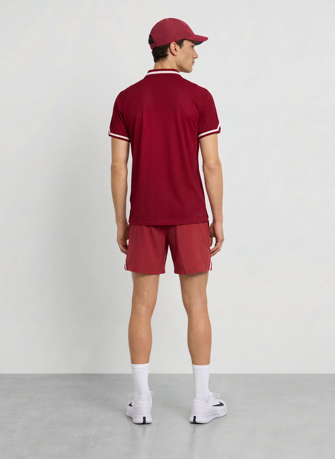 Nike Polo technique COURT SLAM: ROUGE FONCÉ / BLANC