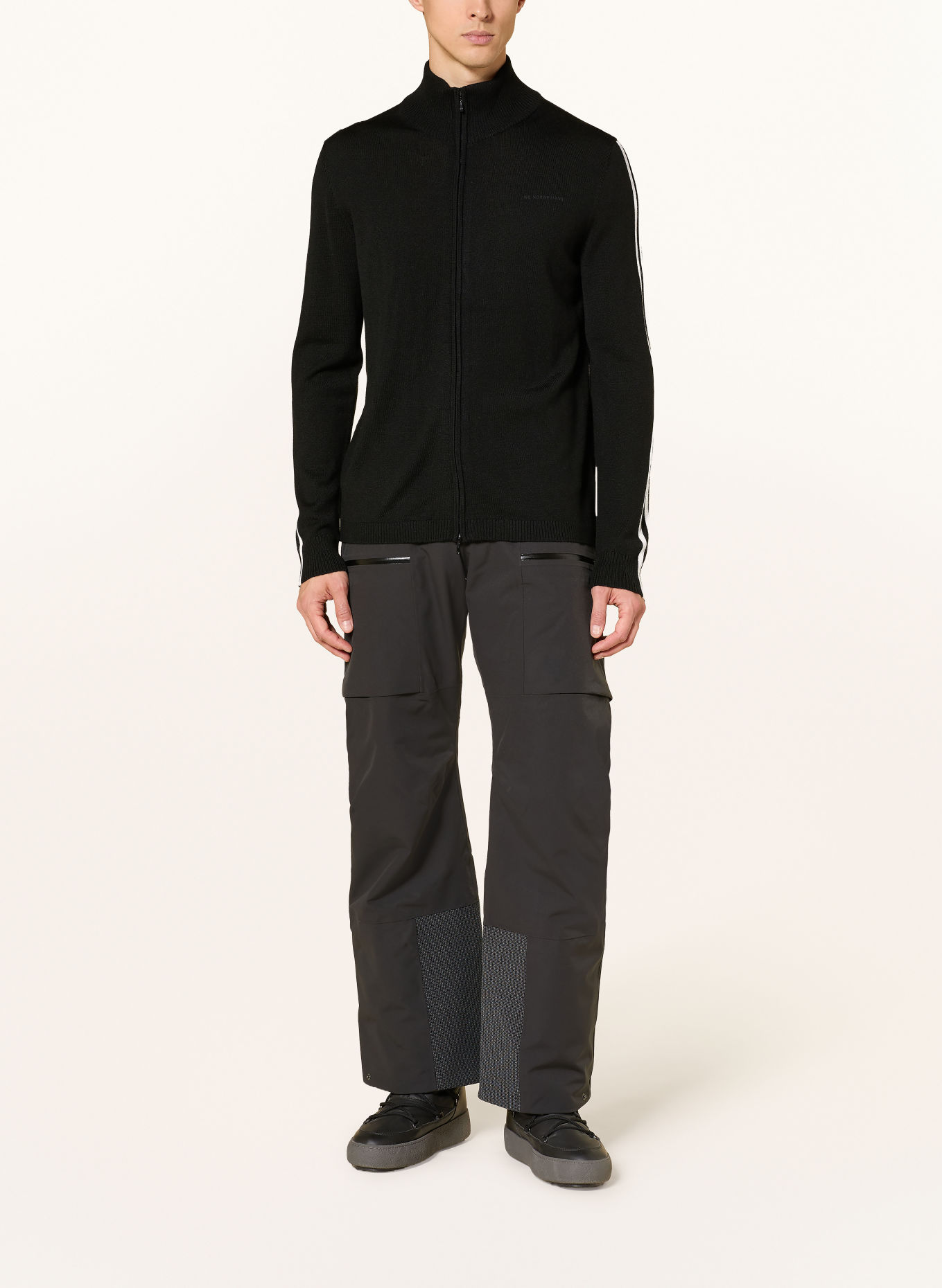 WE NORWEGIANS MOORE Midlayer with Merino Wool: BLACK / WHITE