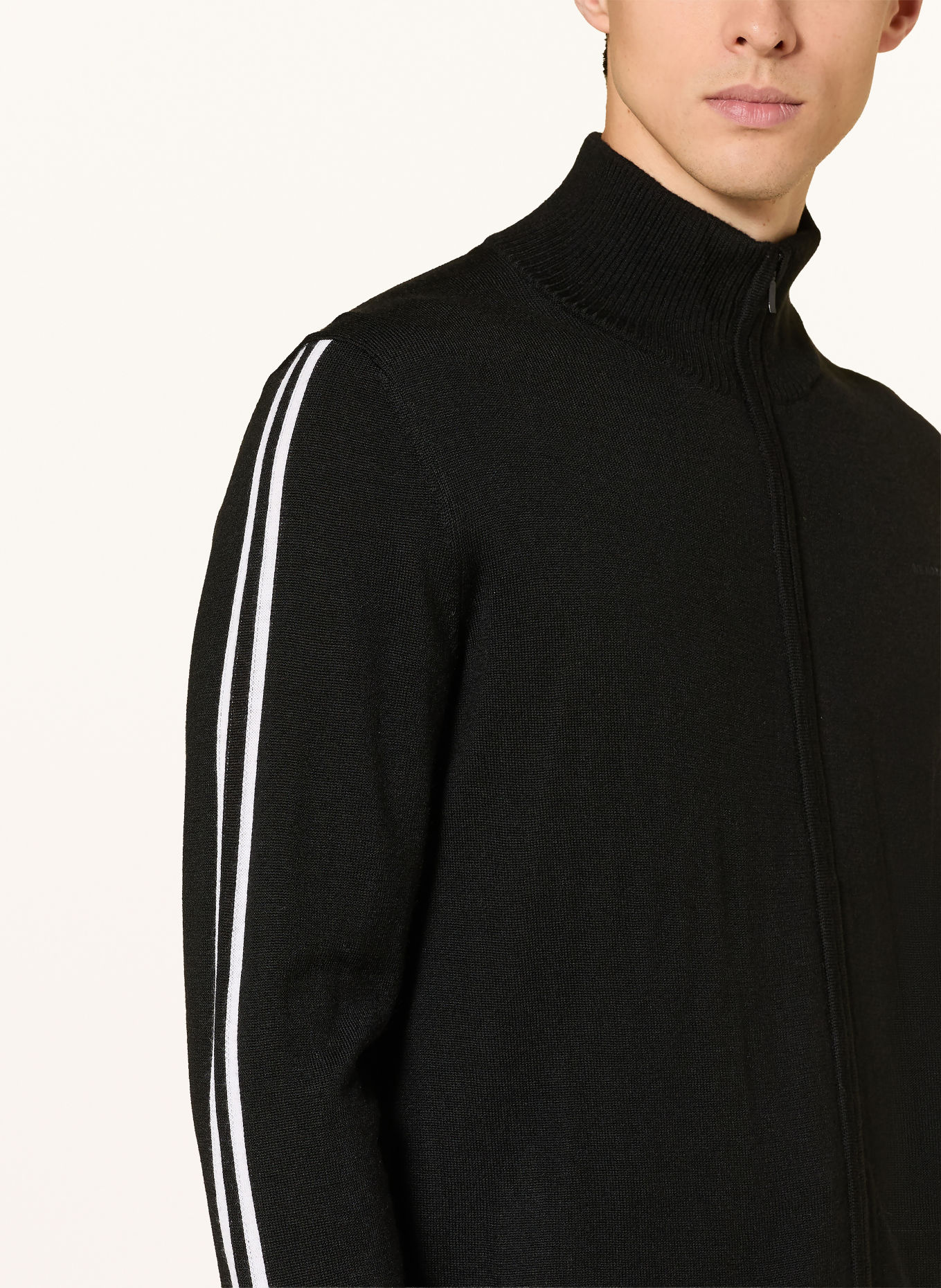 WE NORWEGIANS MOORE Midlayer with Merino Wool: BLACK / WHITE