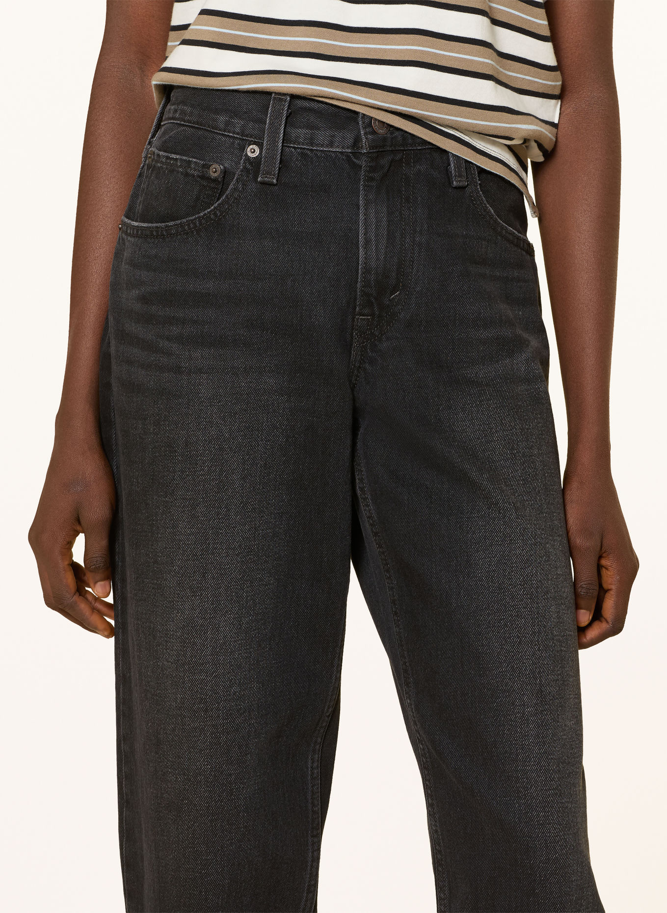 Levi's® Jean Mom LOOSE TAPER: 04 Med Indigo - Worn In