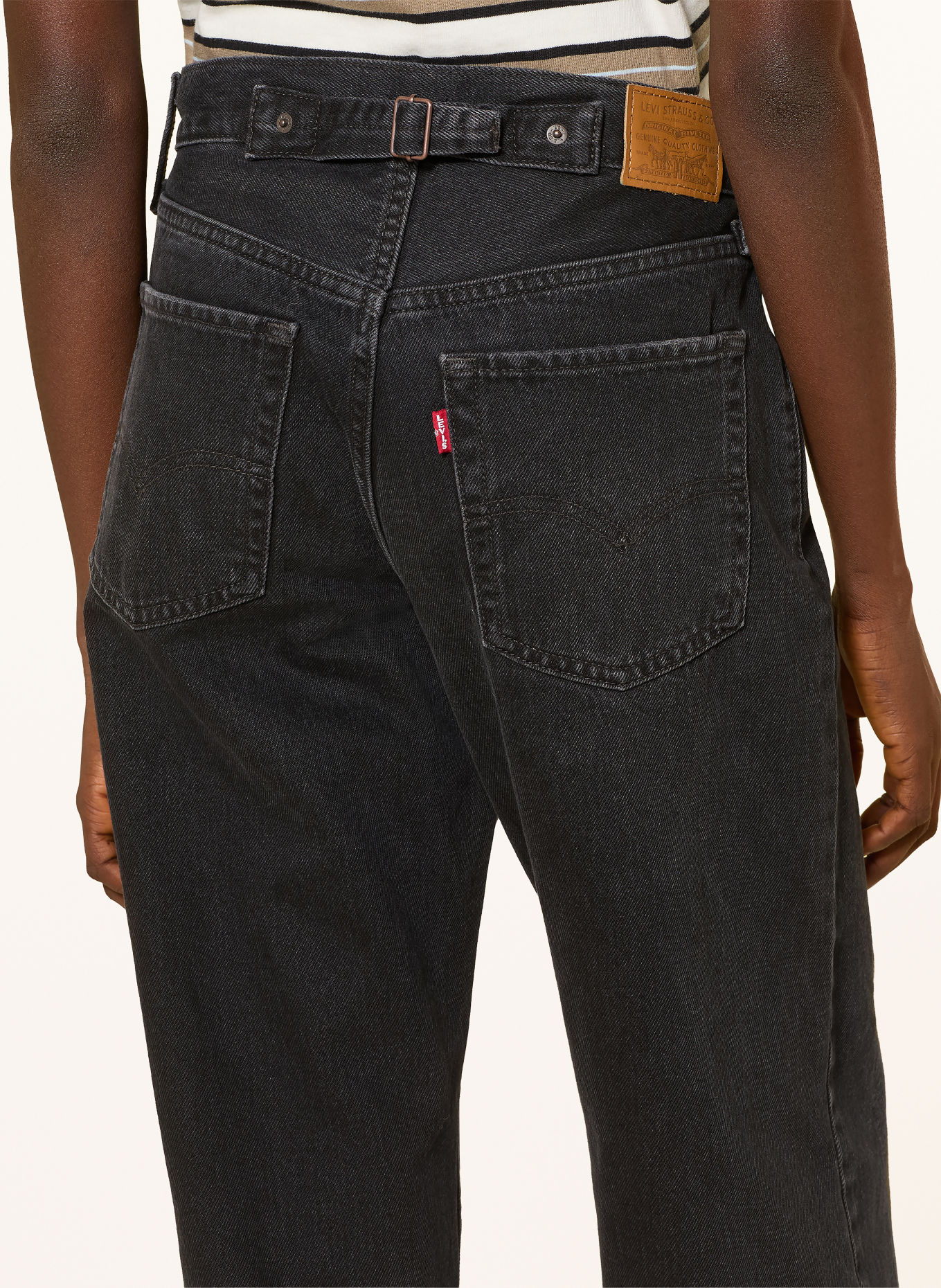 Levi's® Jean Mom LOOSE TAPER: 04 Med Indigo - Worn In