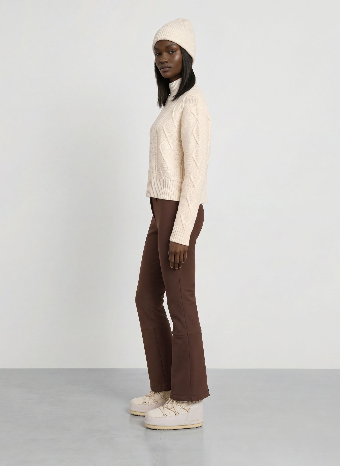 MRS & HUGS Sweter: ECRU