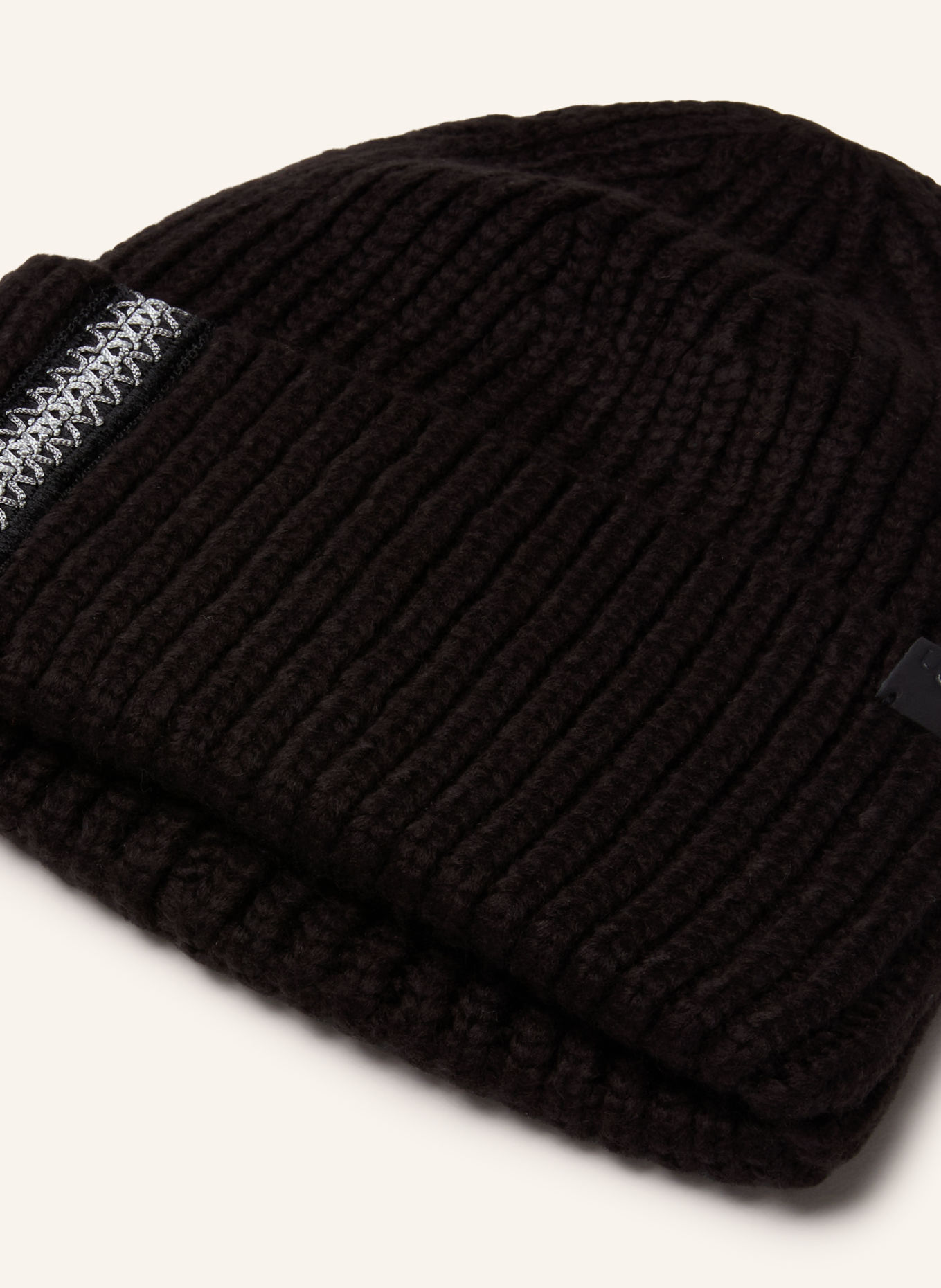 UGG Hat: BLACK