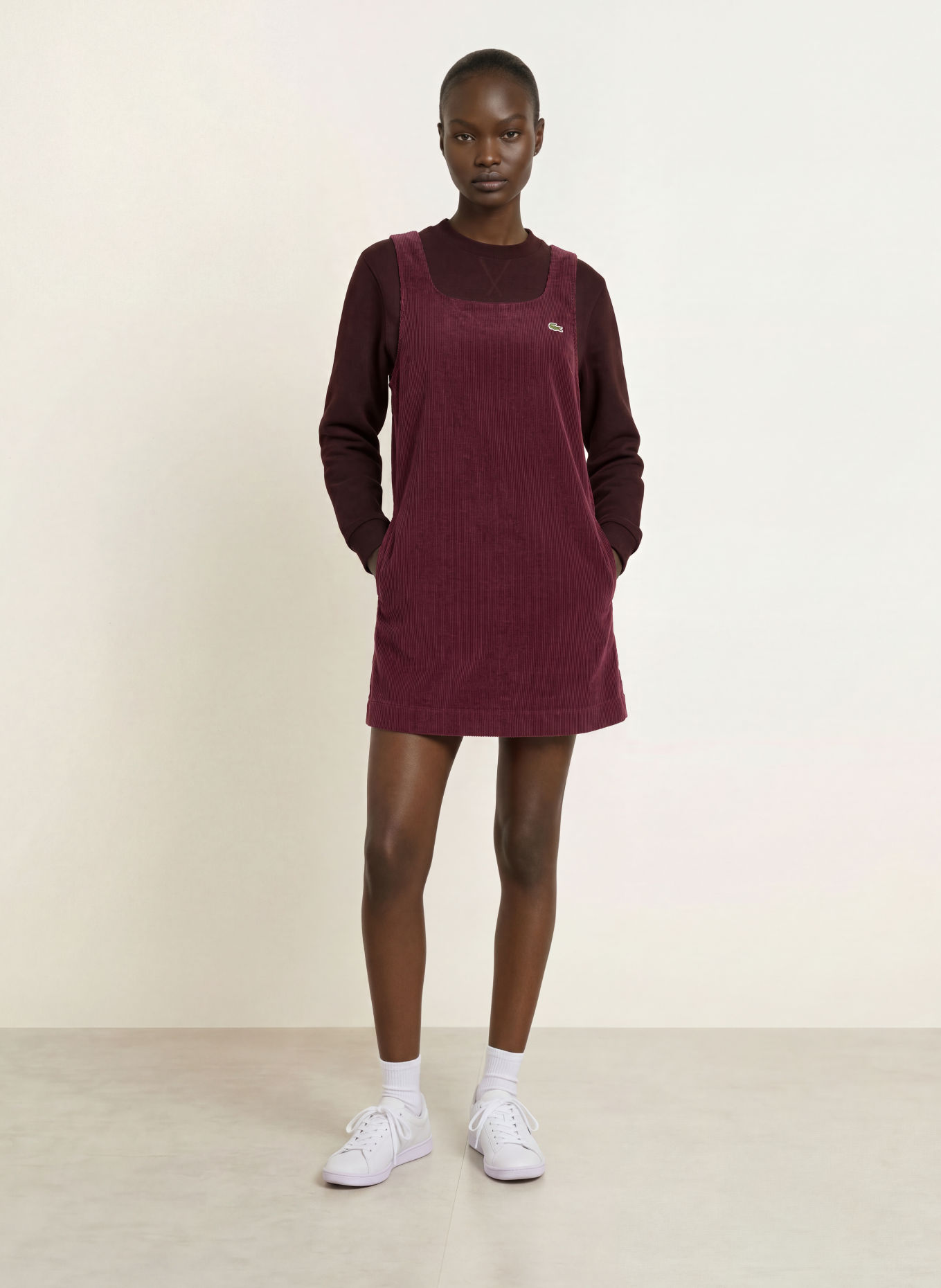 LACOSTE Corduroyjurk: DONKERROOD