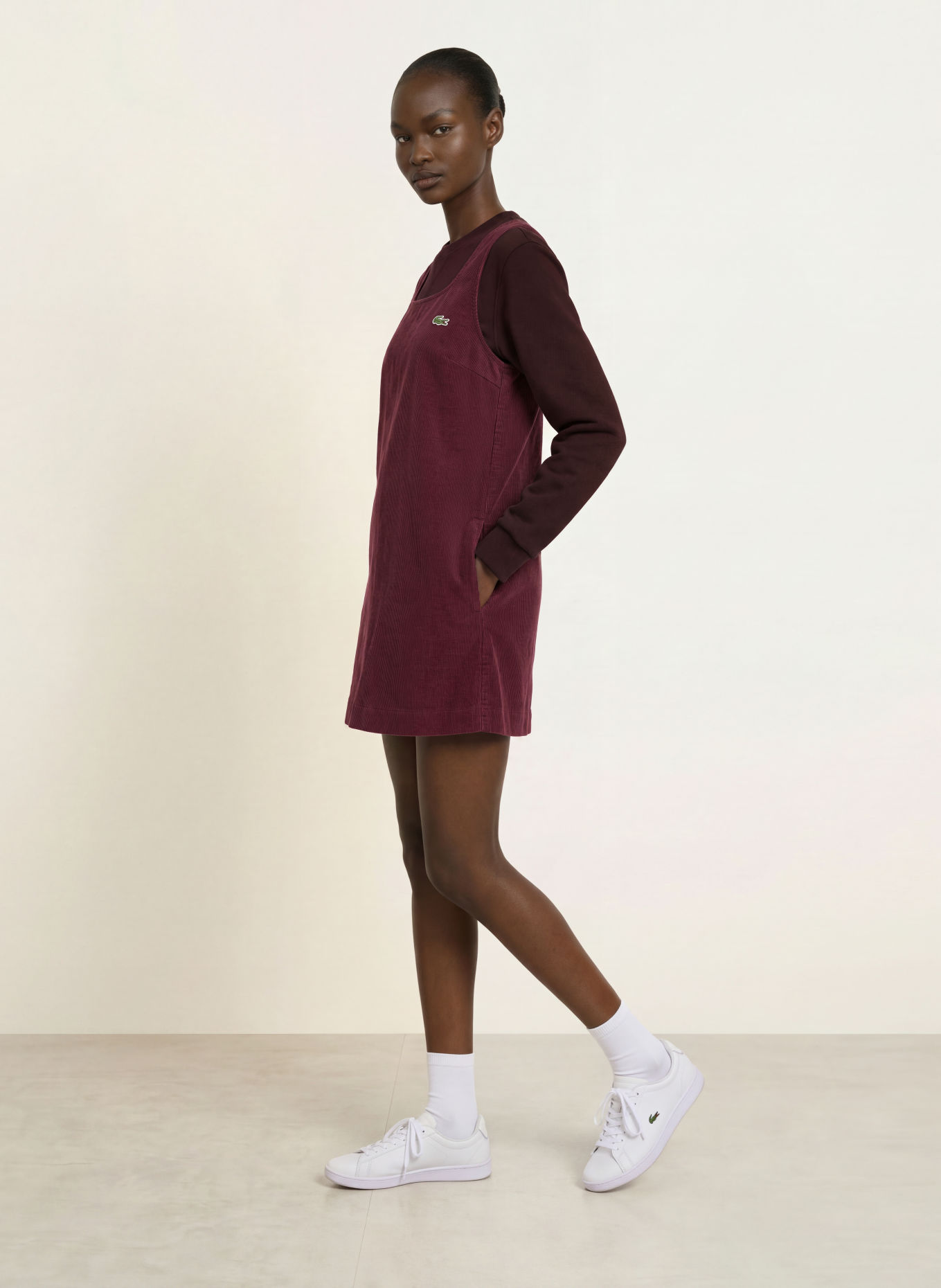 LACOSTE Corduroyjurk: DONKERROOD