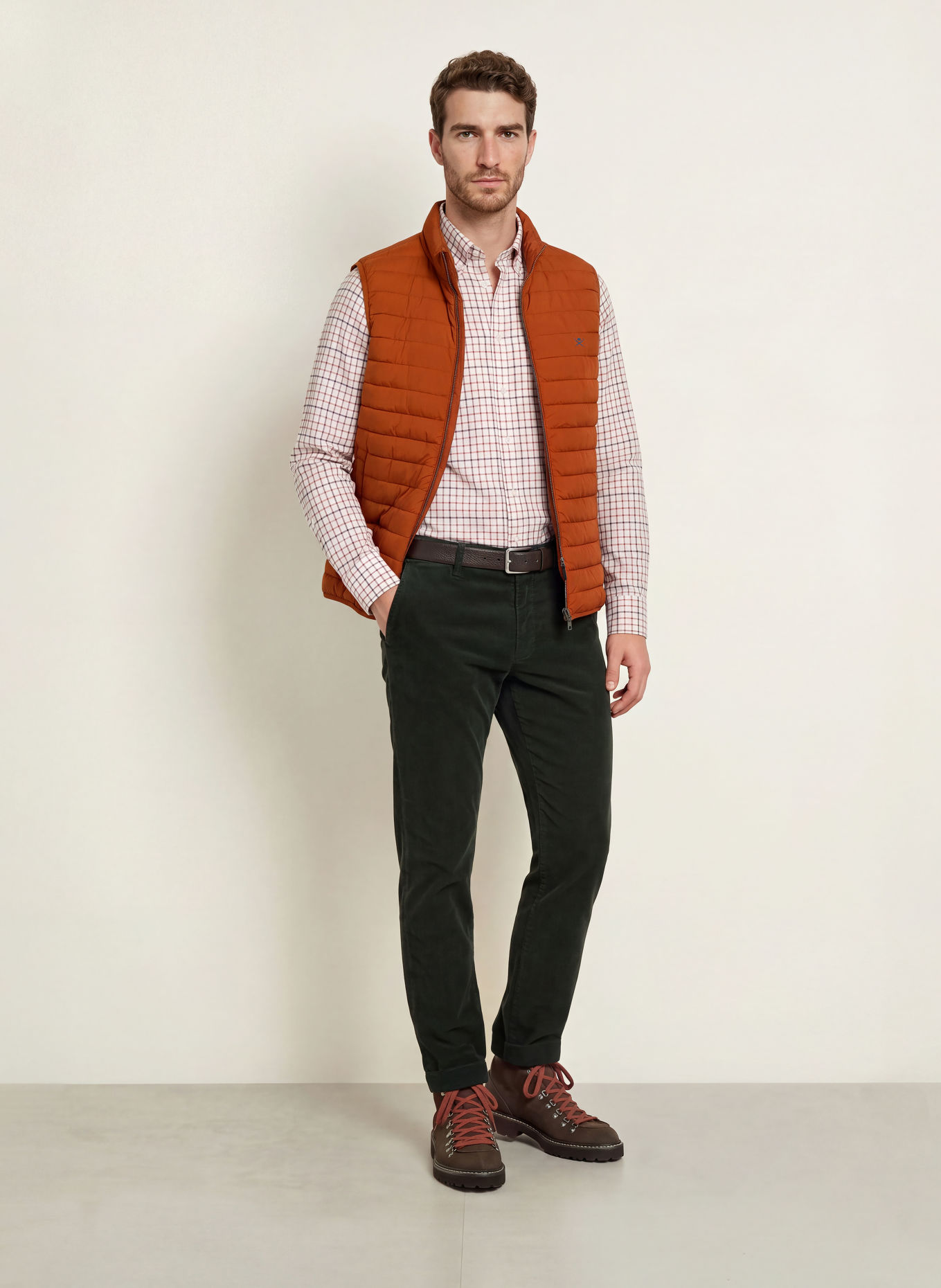 HACKETT LONDON Košile TATTERSALL Tailored Fit: KRÉMOVÁ / TMAVĚ ŠEDÁ / LOSOSOVÁ