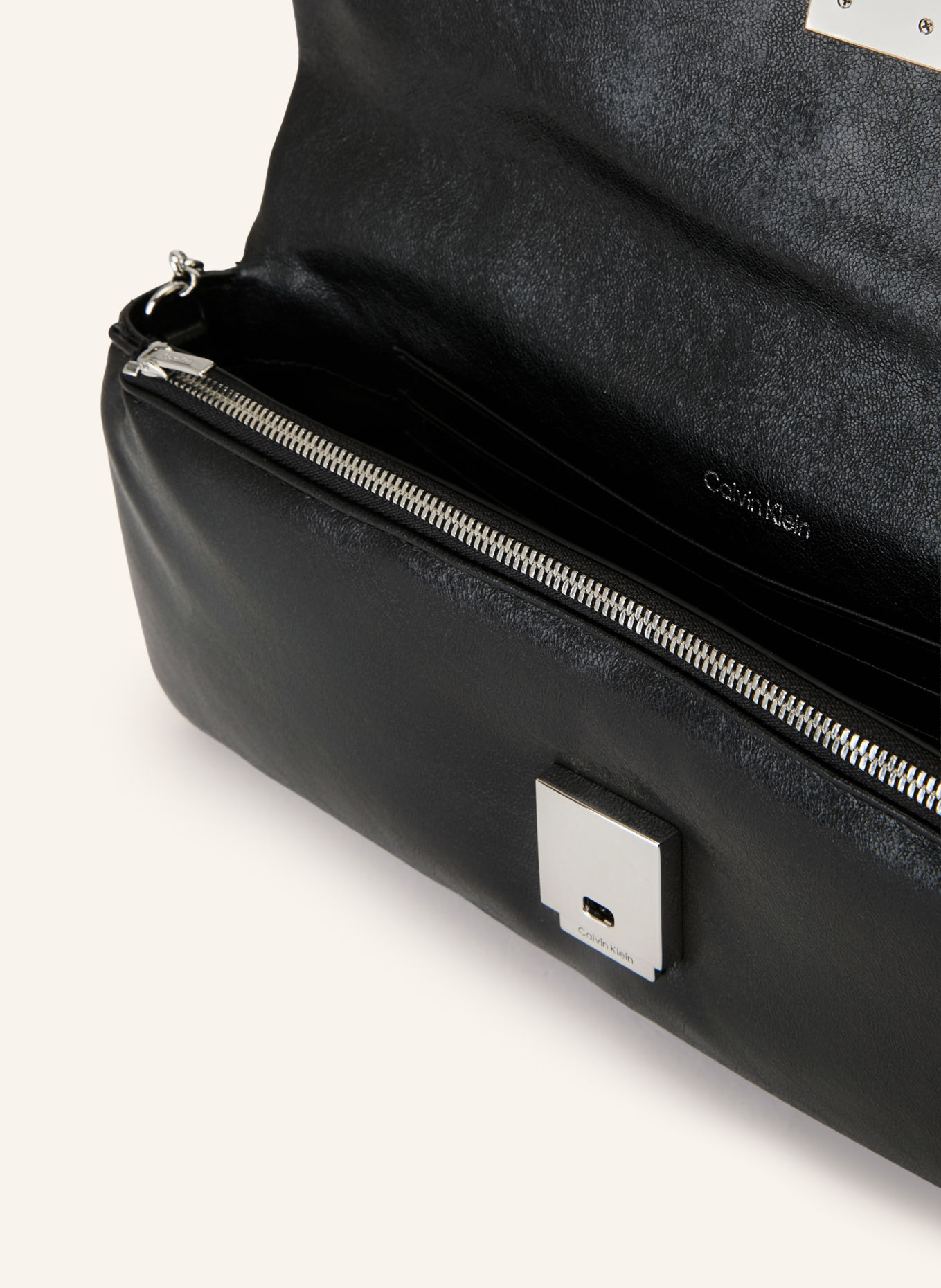 Calvin Klein Clutch: SCHWARZ / SILBER