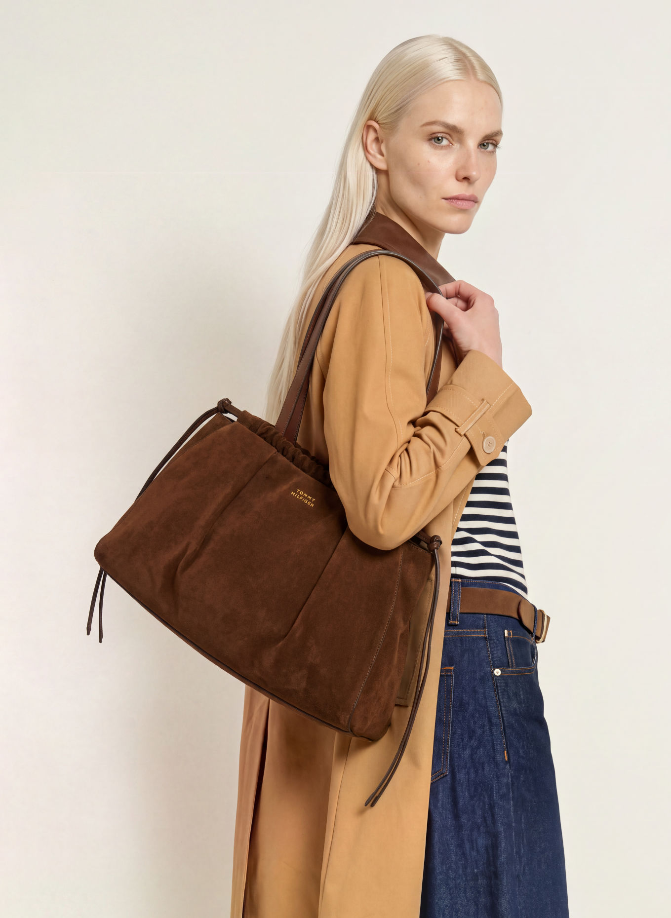 TOMMY HILFIGER Bucket bag: DARK BROWN