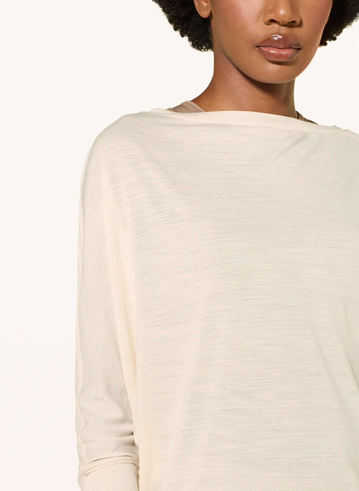 super.natural KULA Performance Shirt with Merino Wool: CREAM