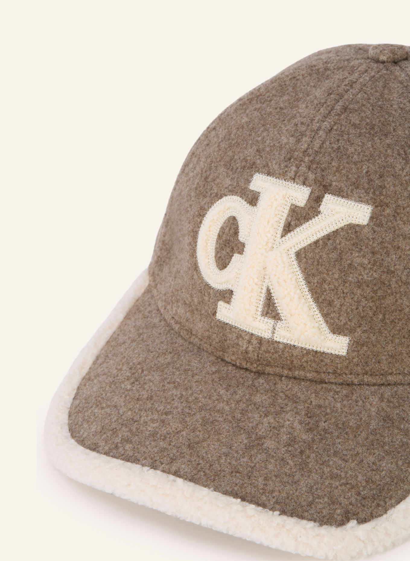 Calvin Klein Flannel cap with teddy fur: TAUPE / CREAM