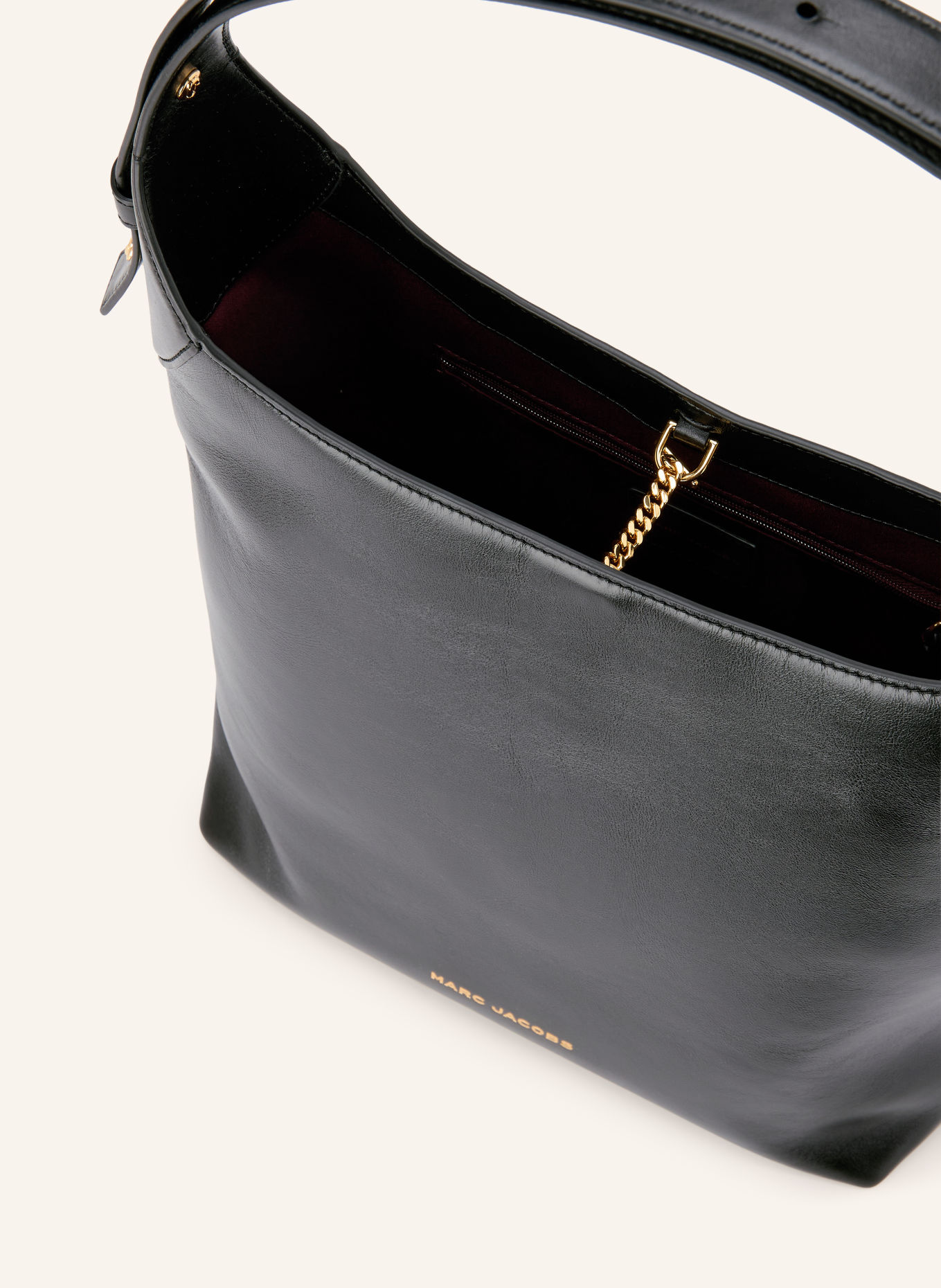 MARC JACOBS Kabelka přes rameno THE SCENE BUCKET BAG: ČERNÁ / ZLATÁ