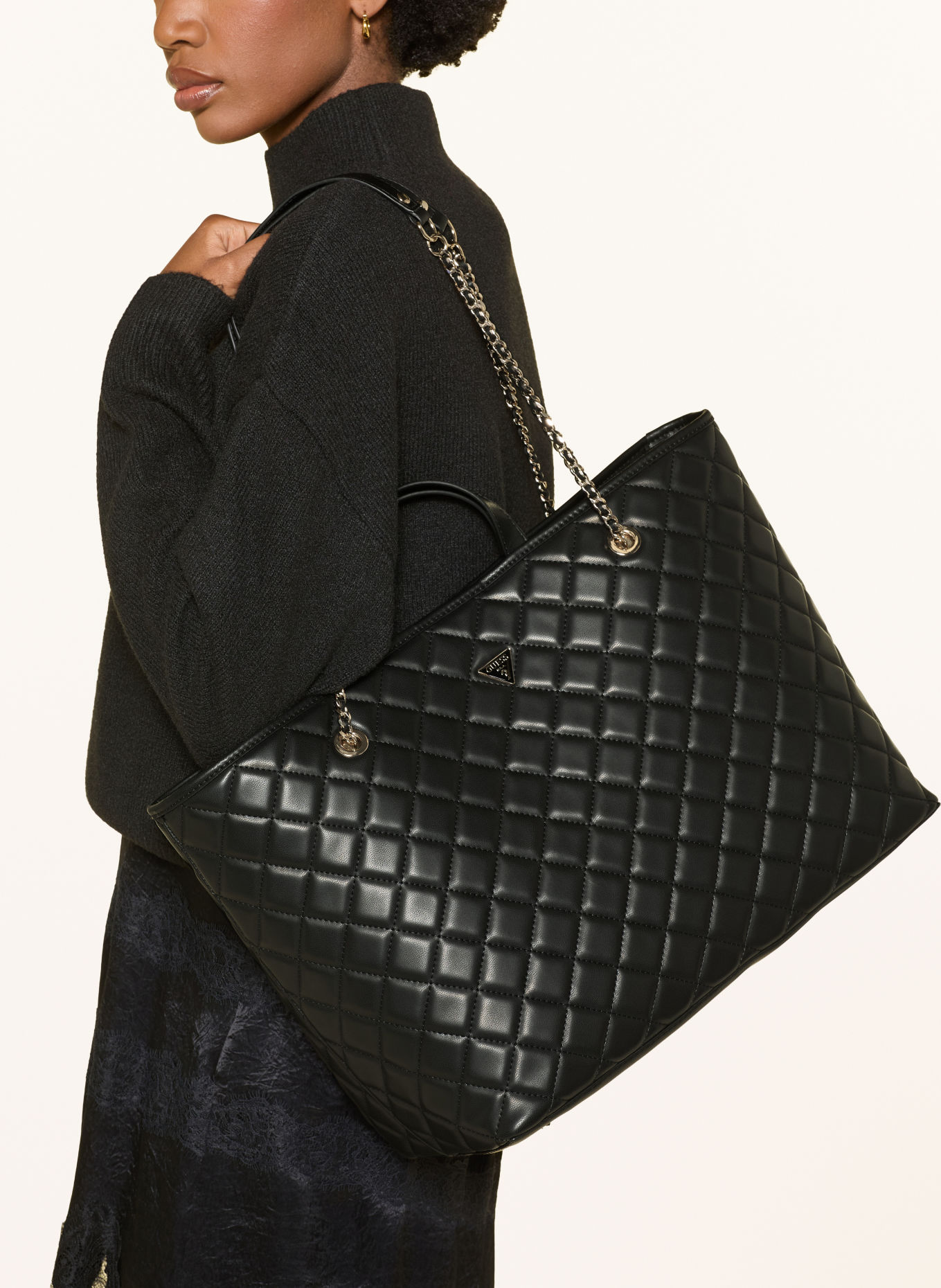 GUESS JULIET LARGE Shoppers with Pouch: BLACK / SILVER